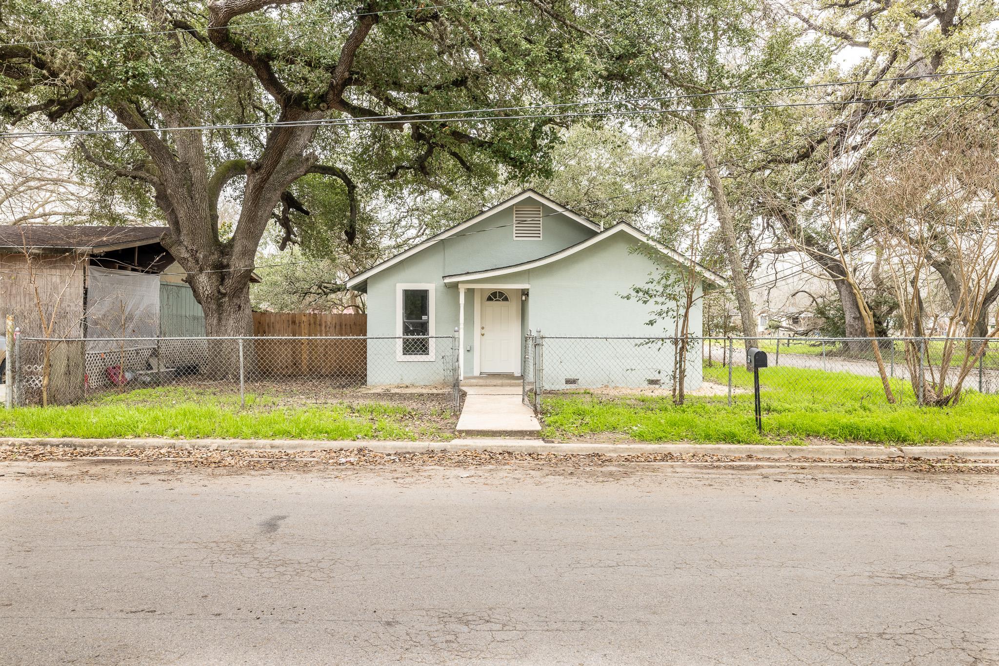 623 Hopkins St Property Photo