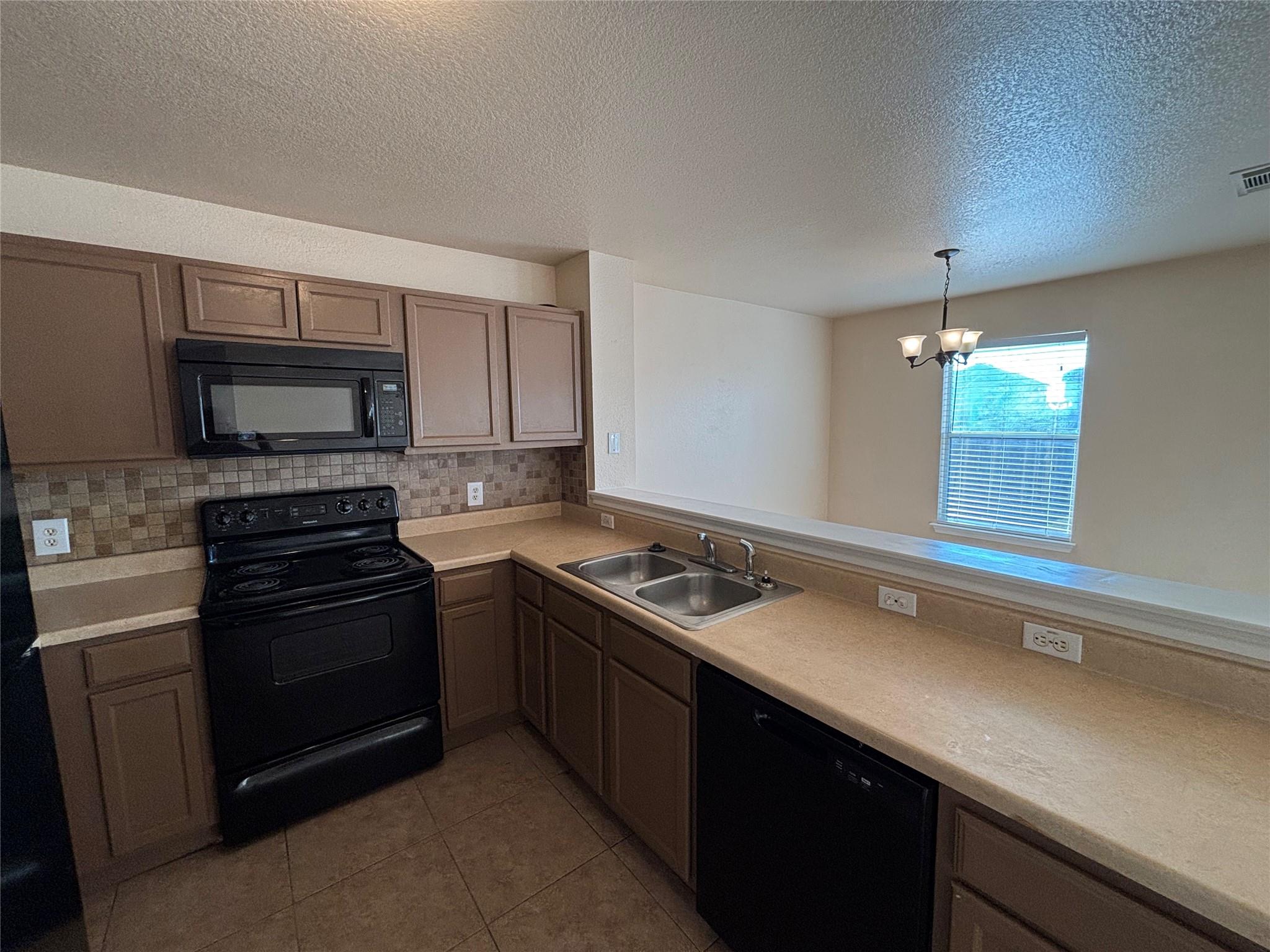 12840 Saint Mary Dr Property Photo 6