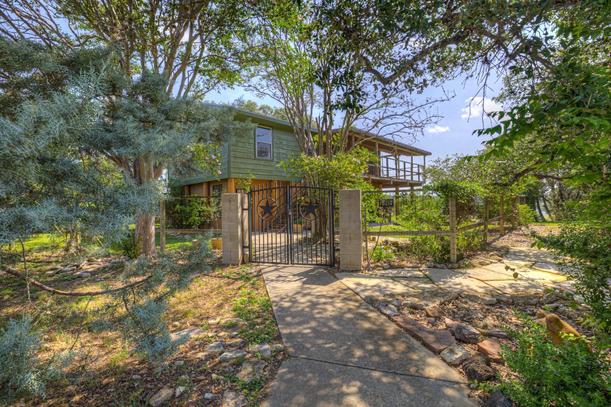 785 Park Shrs Property Photo 1