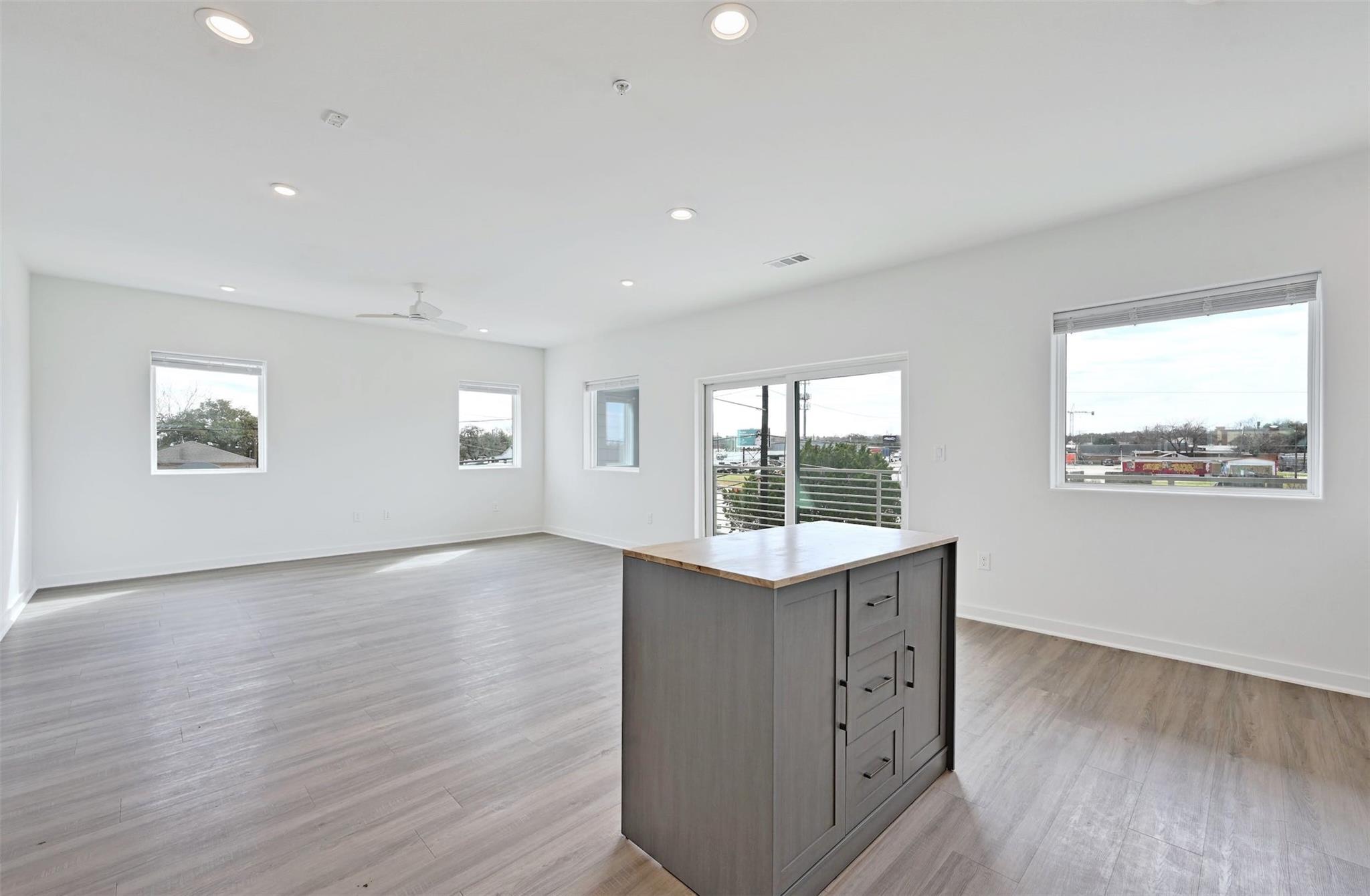 100 W Mockingbird Ln #301 Property Photo 5