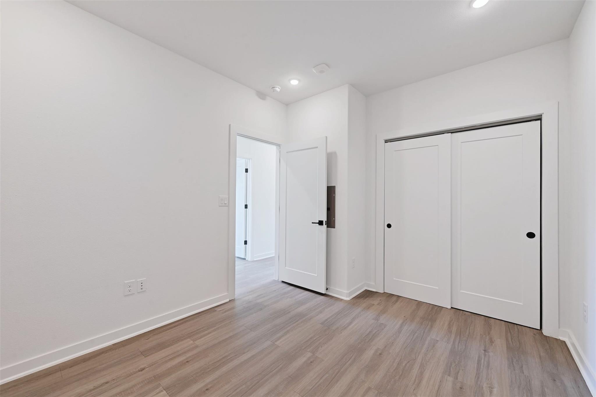 100 W Mockingbird Ln #301 Property Photo 16