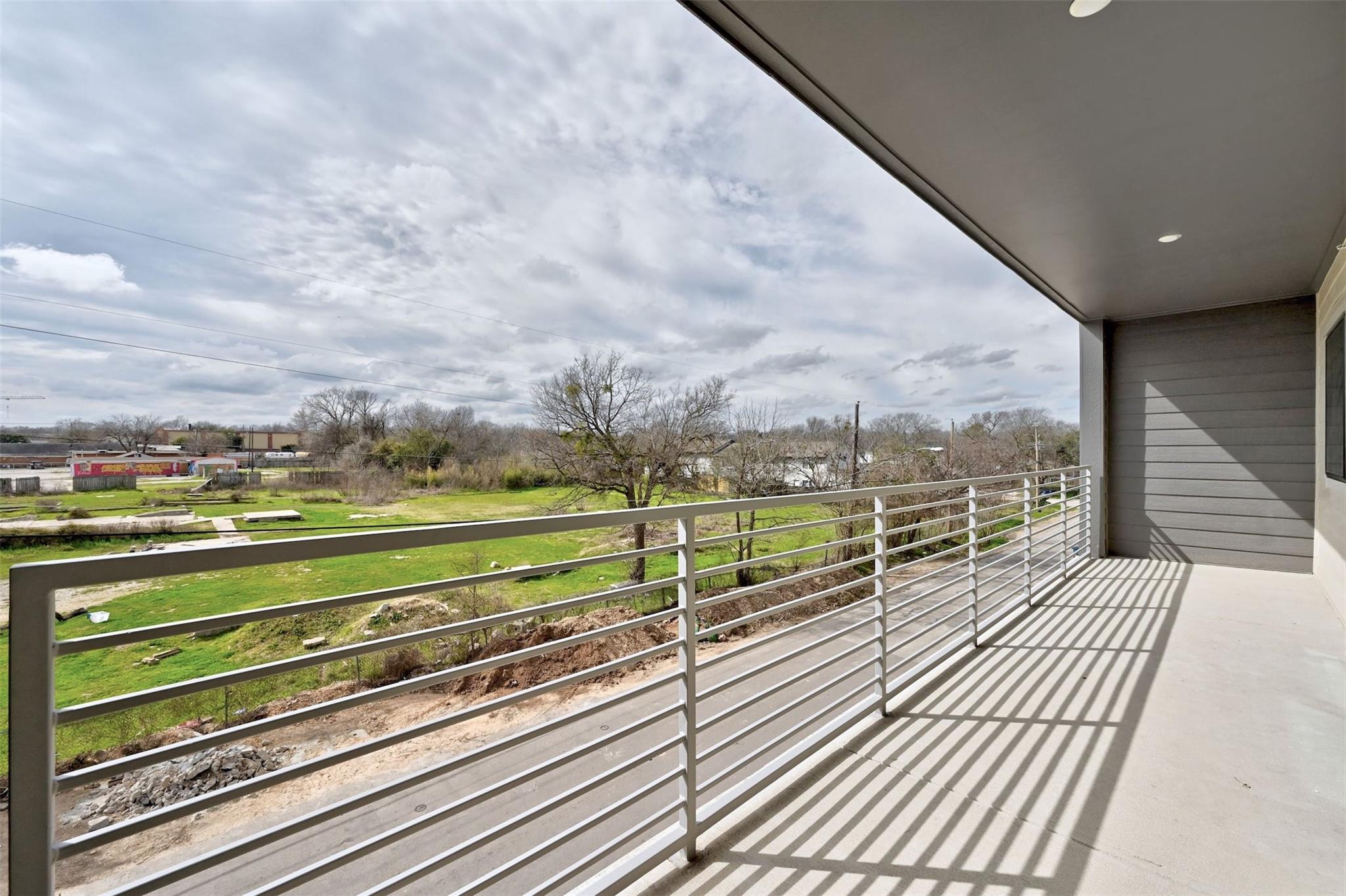 100 W Mockingbird Ln #301 Property Photo 18