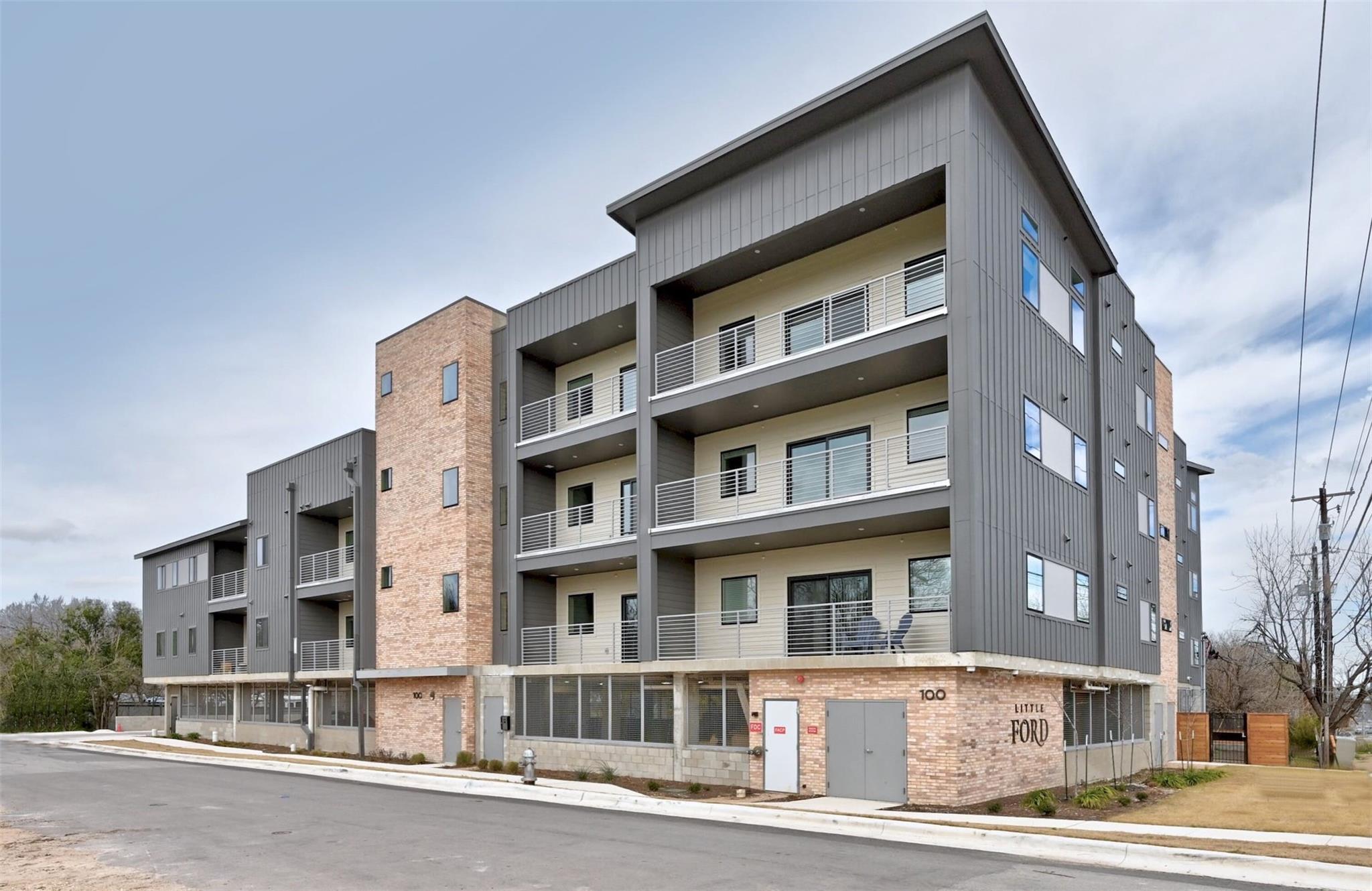 100 W Mockingbird Ln #301 Property Photo 21