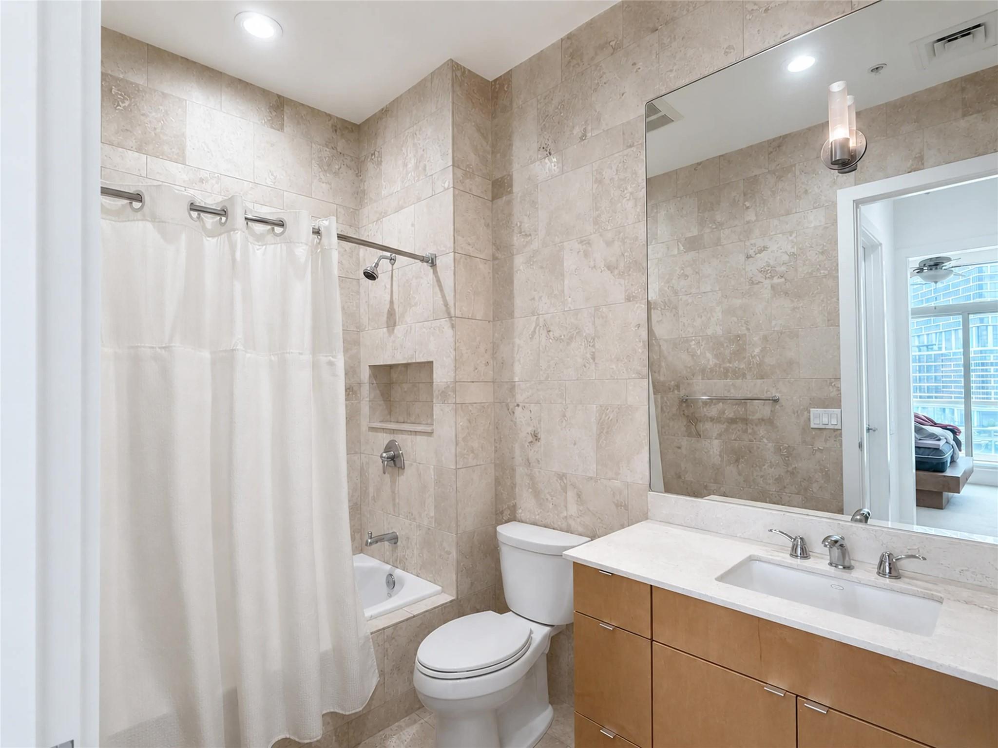555 E 5th St #730 Property Photo 13