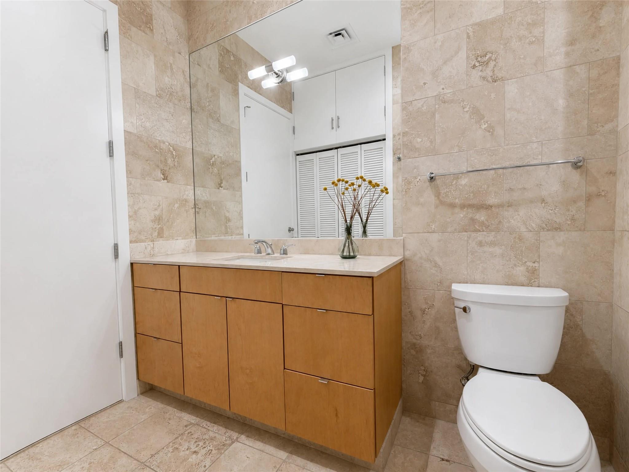 555 E 5th St #730 Property Photo 20