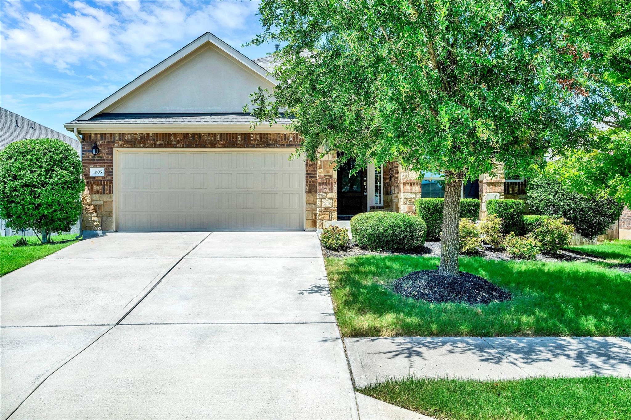 1005 Fountain Grass Way Property Photo 1