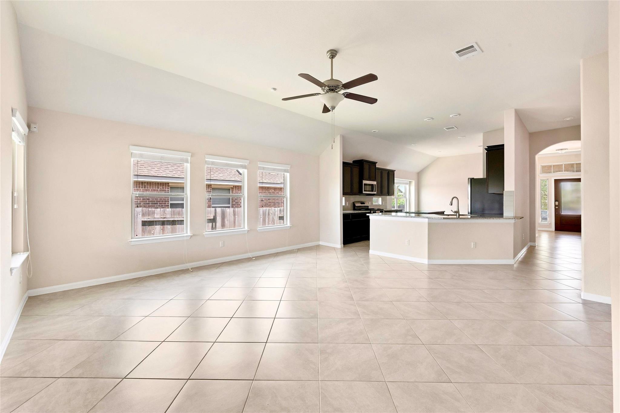 1005 Fountain Grass Way Property Photo 6