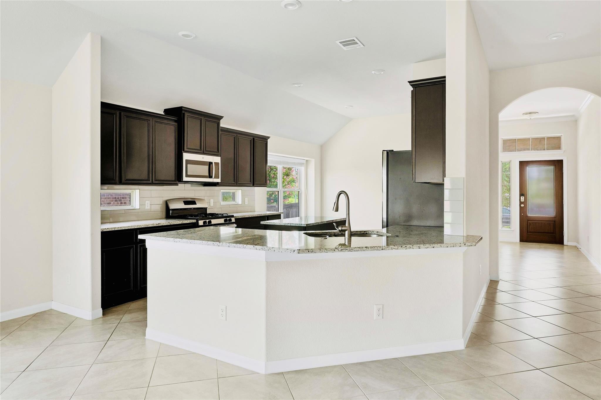 1005 Fountain Grass Way Property Photo 7