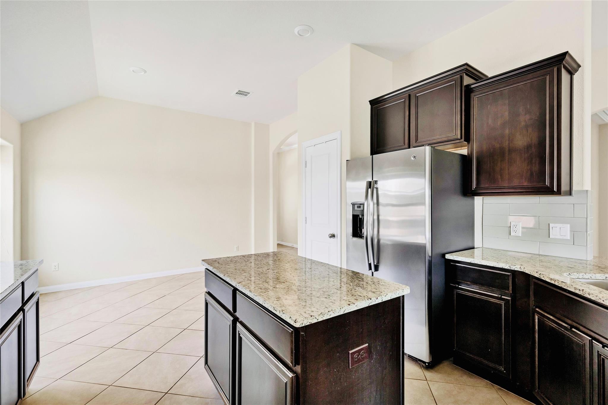 1005 Fountain Grass Way Property Photo 11