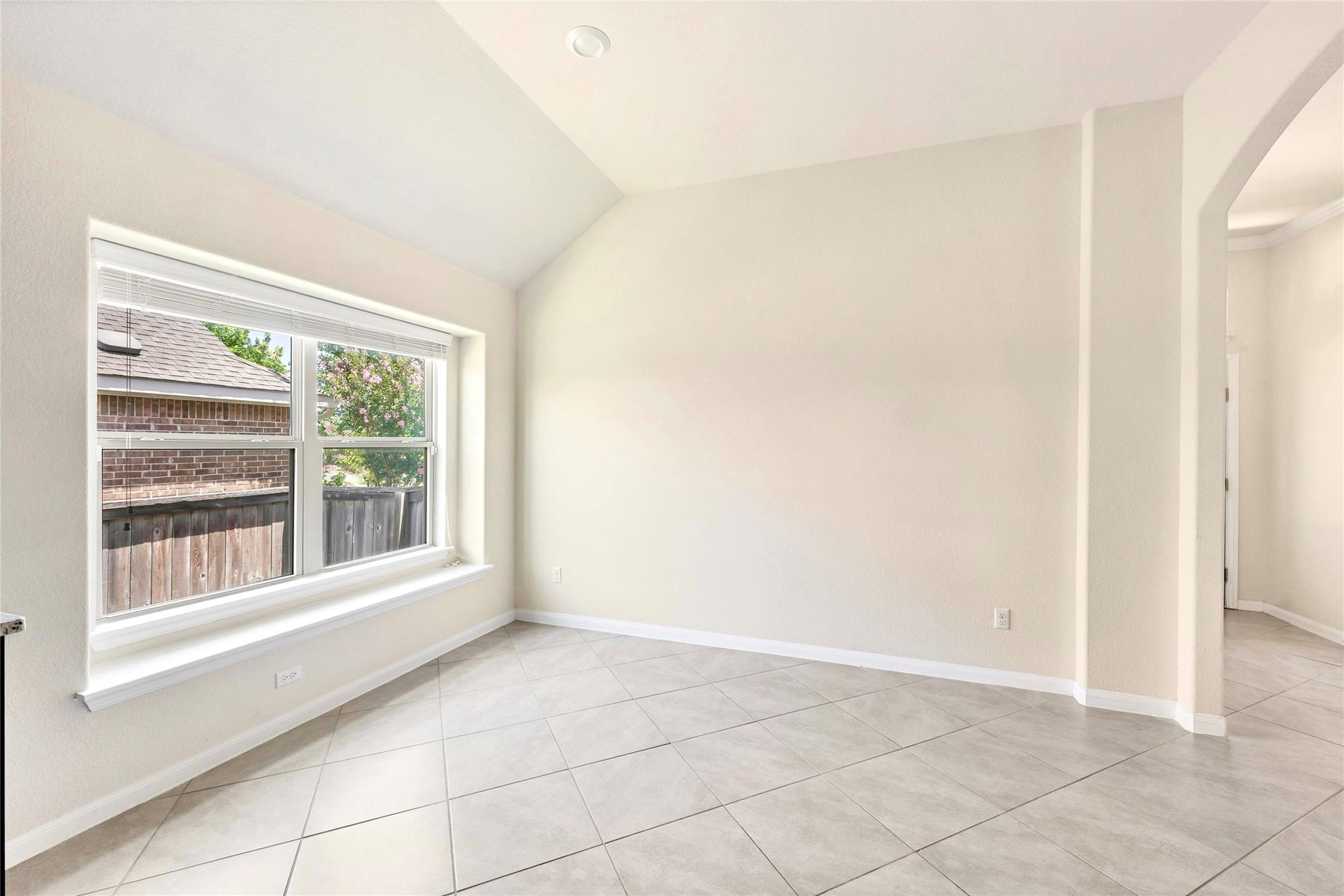 1005 Fountain Grass Way Property Photo 12