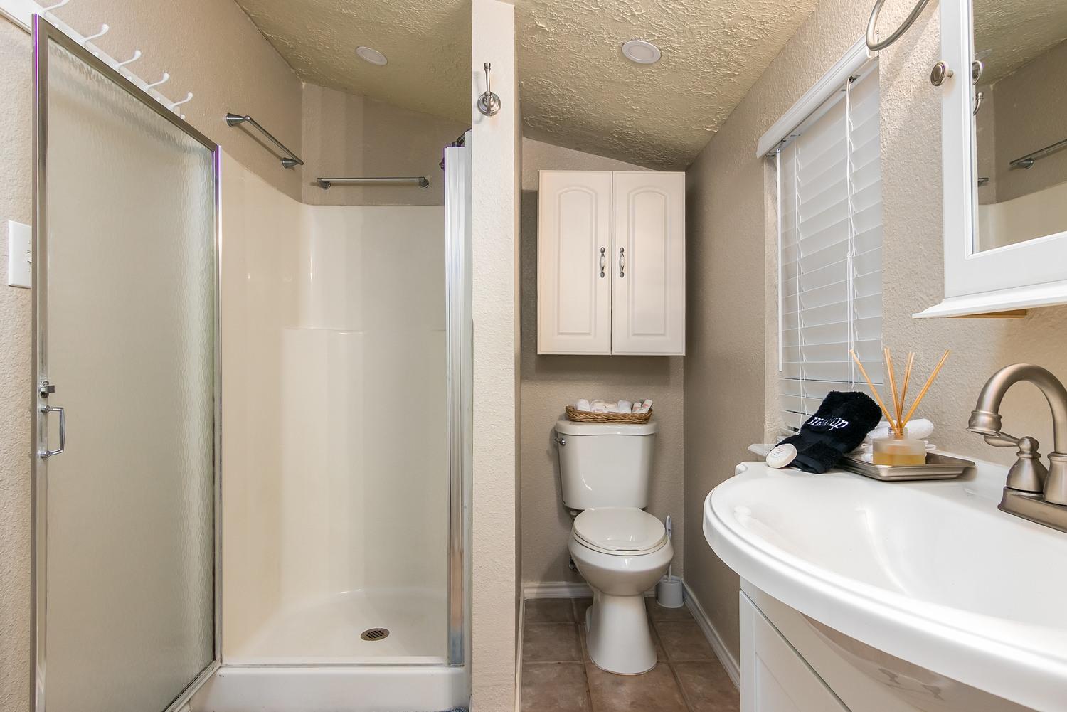 6804 River Rd Property Photo 6