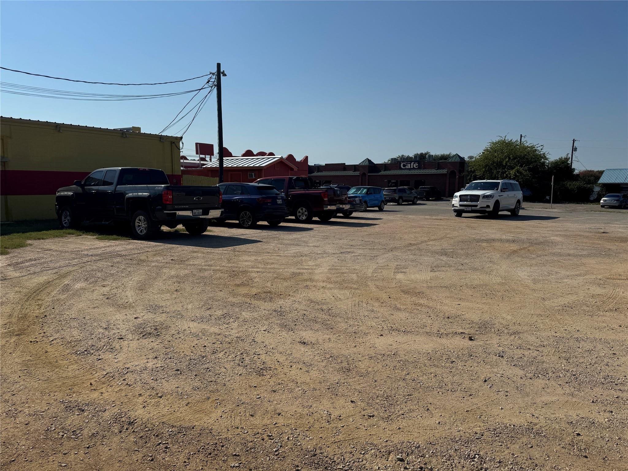2202 - 2204 N Us Highway 281 Hwy N Property Photo 3