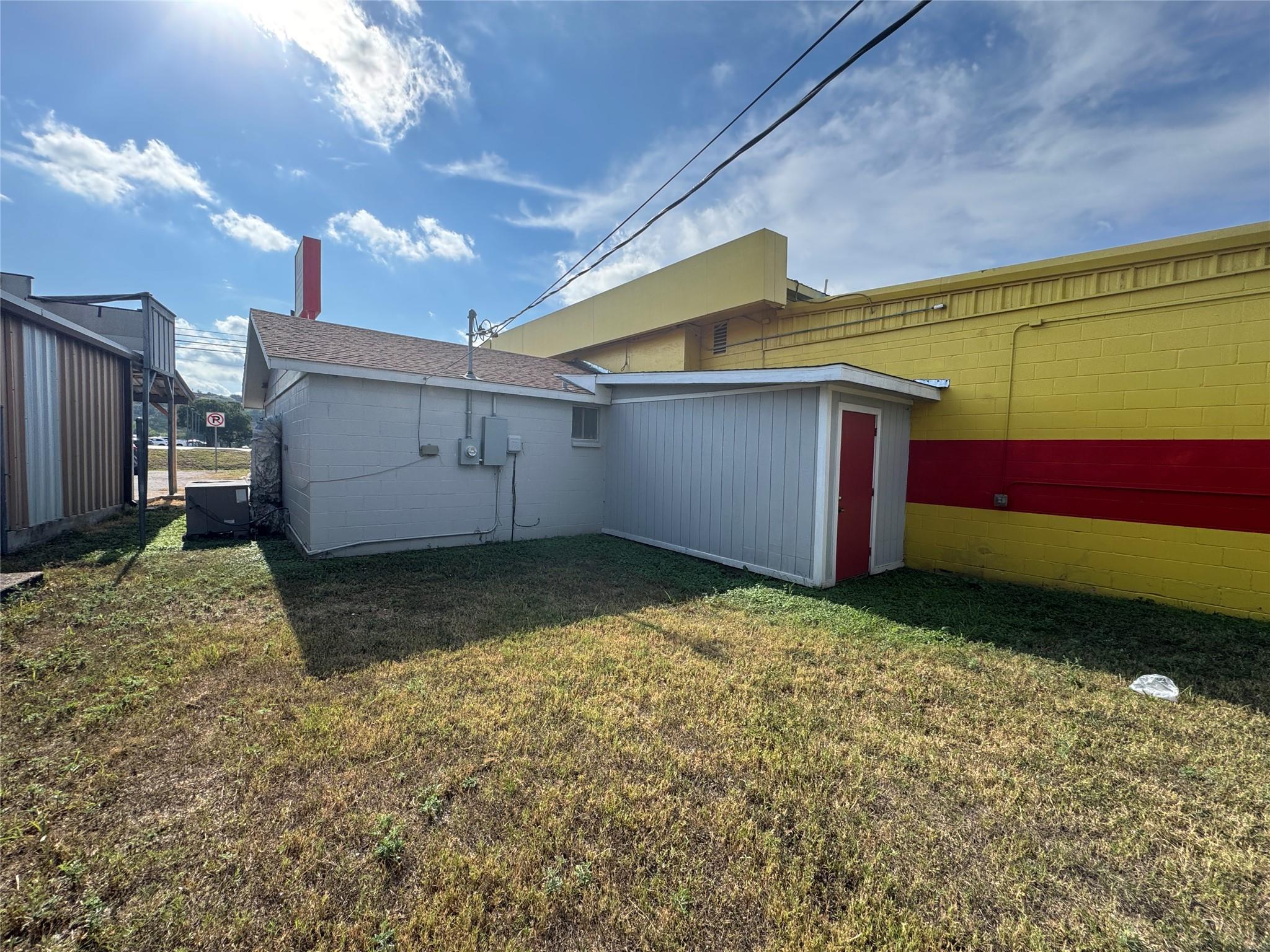 2202 - 2204 N Us Highway 281 Hwy N Property Photo 5