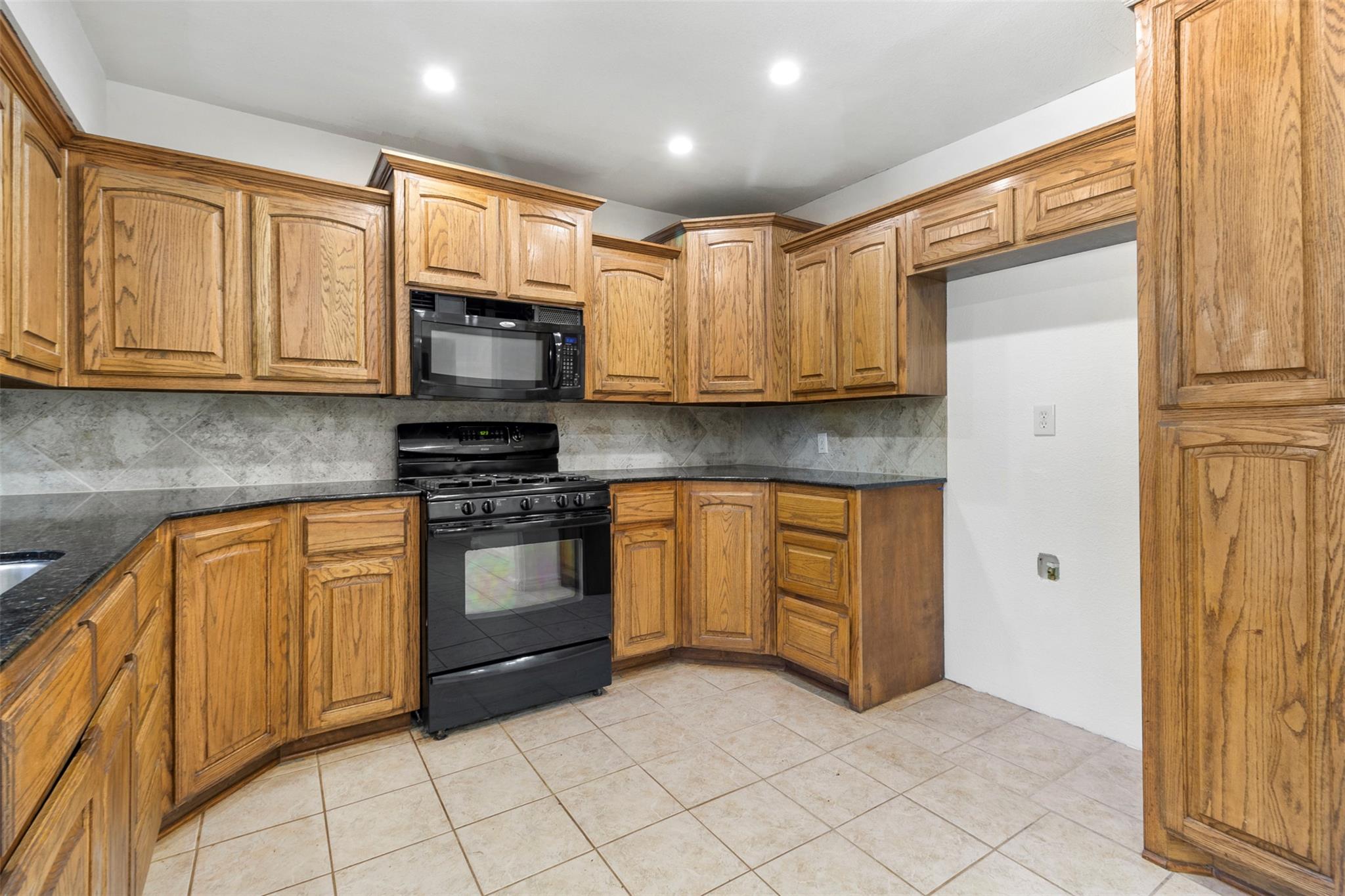 2210 Lasso Dr Property Photo 11