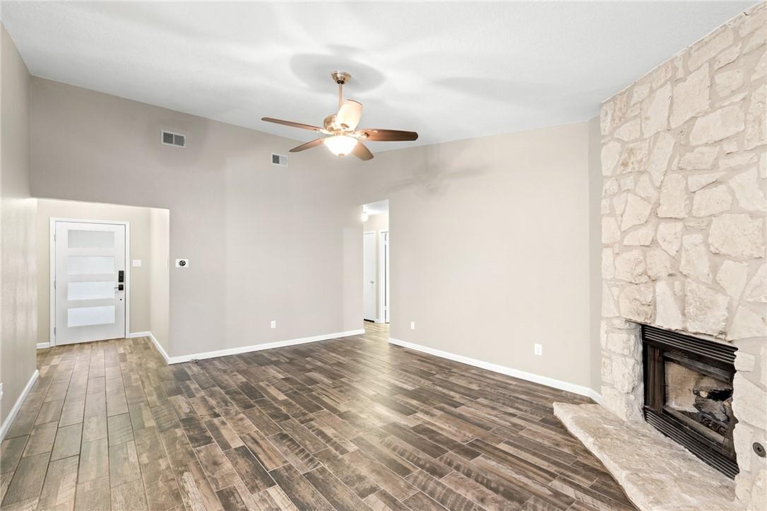9708 Moorberry St Property Photo 4