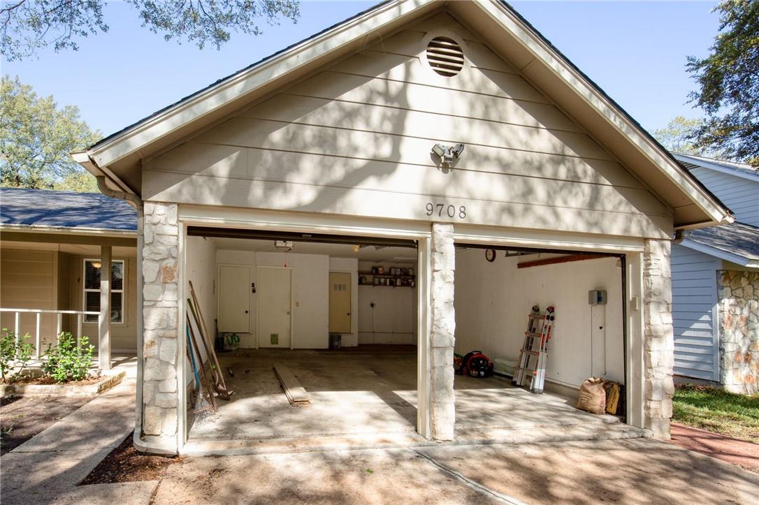 9708 Moorberry St Property Photo 29
