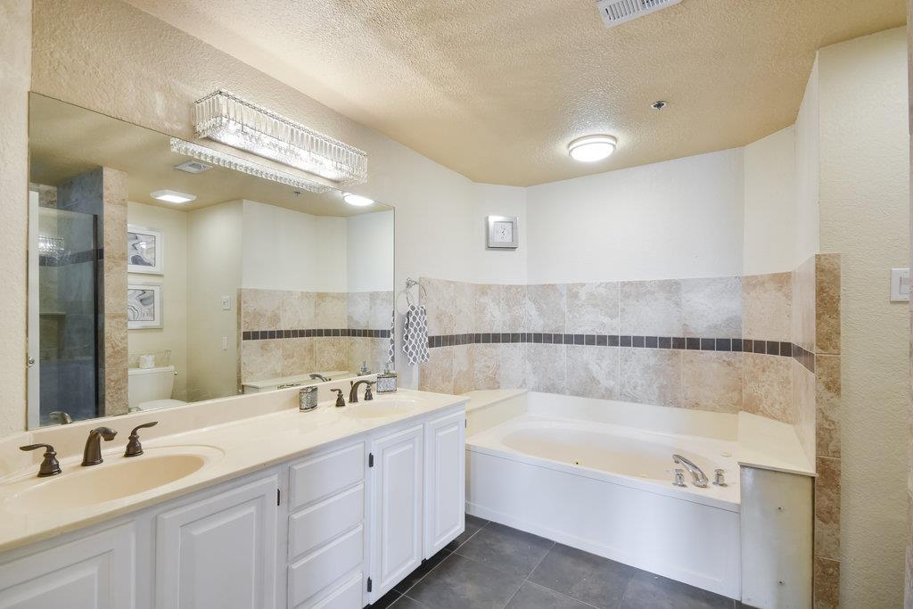 2010677 Property Photo 12
