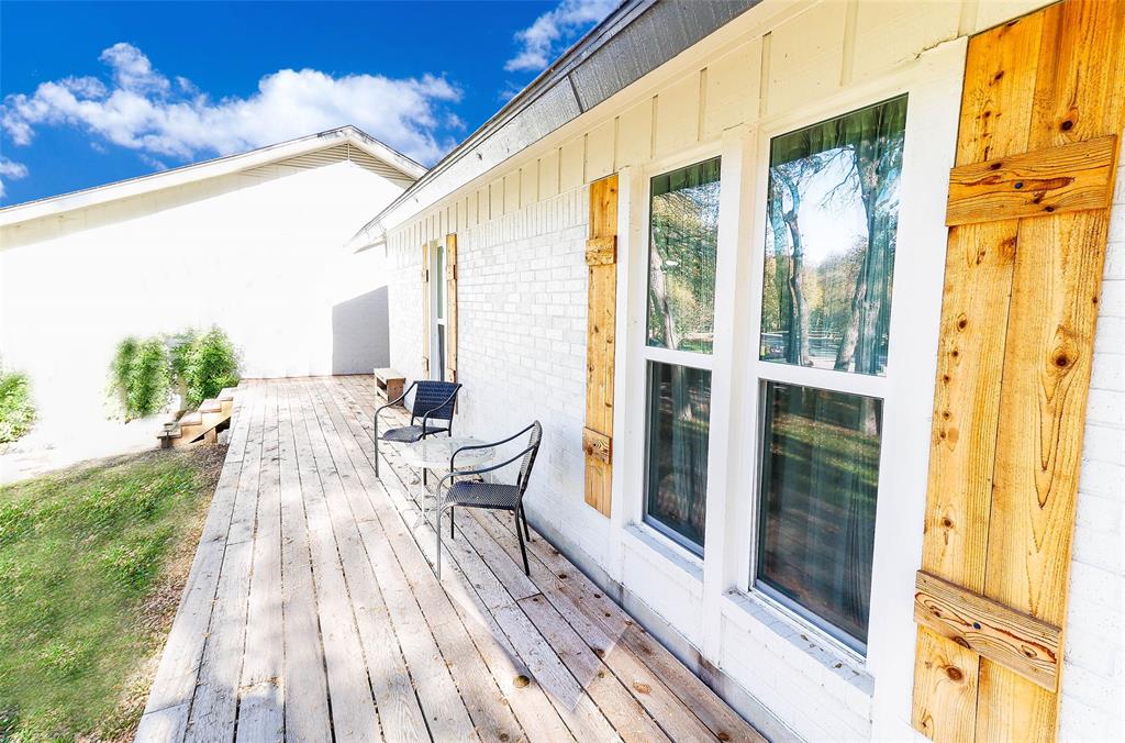 405 Deerfoot Cir Property Photo 2