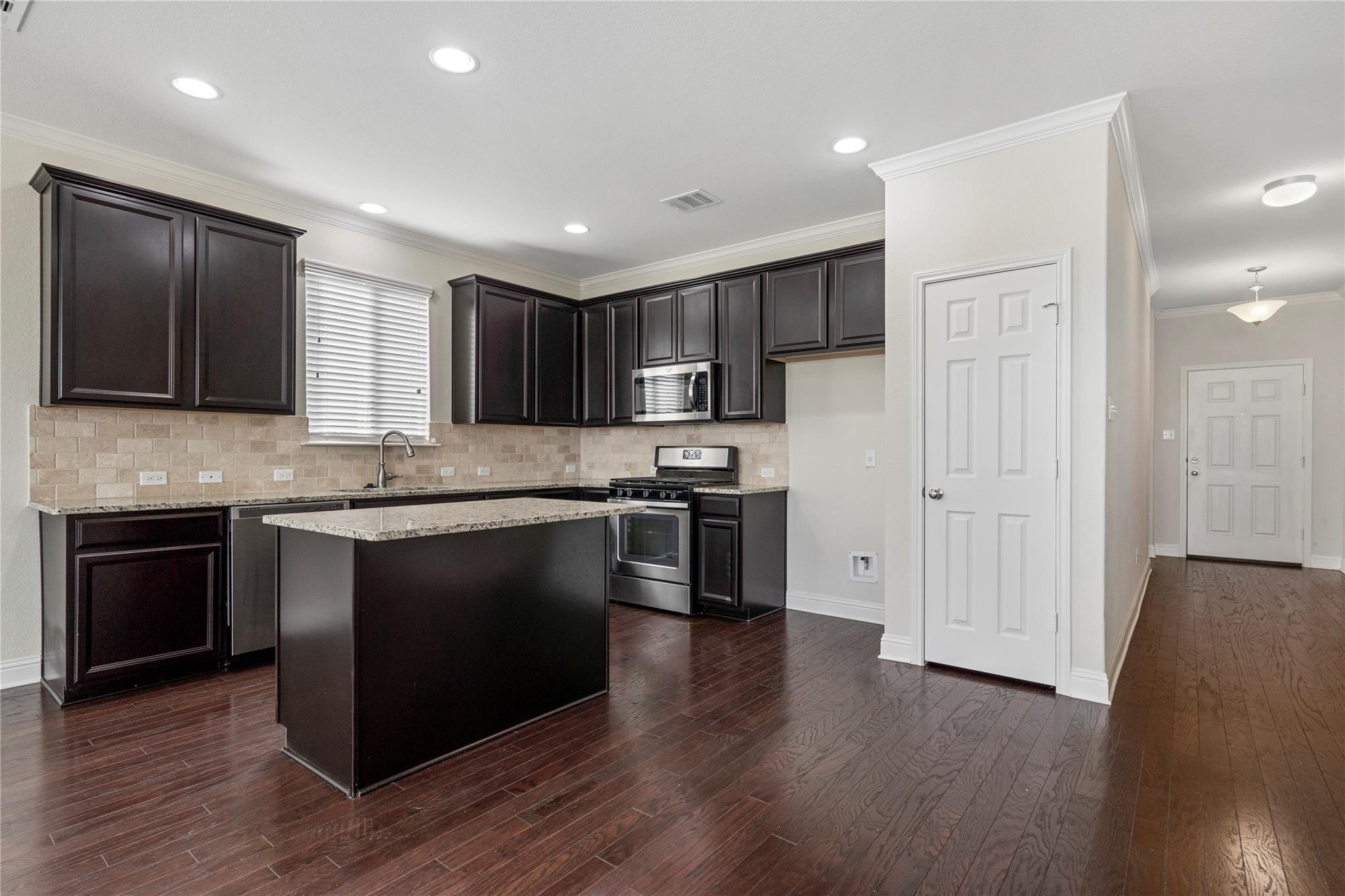 21105 Isle Of Glass St Property Photo