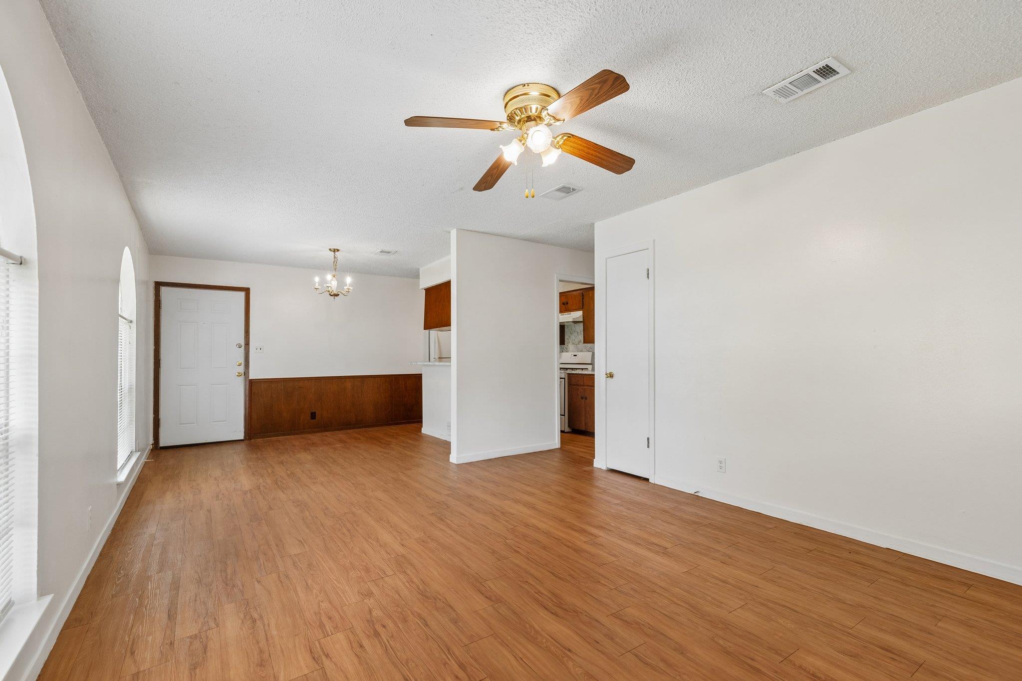 4713 Sagebrush Trl #b Property Photo 2