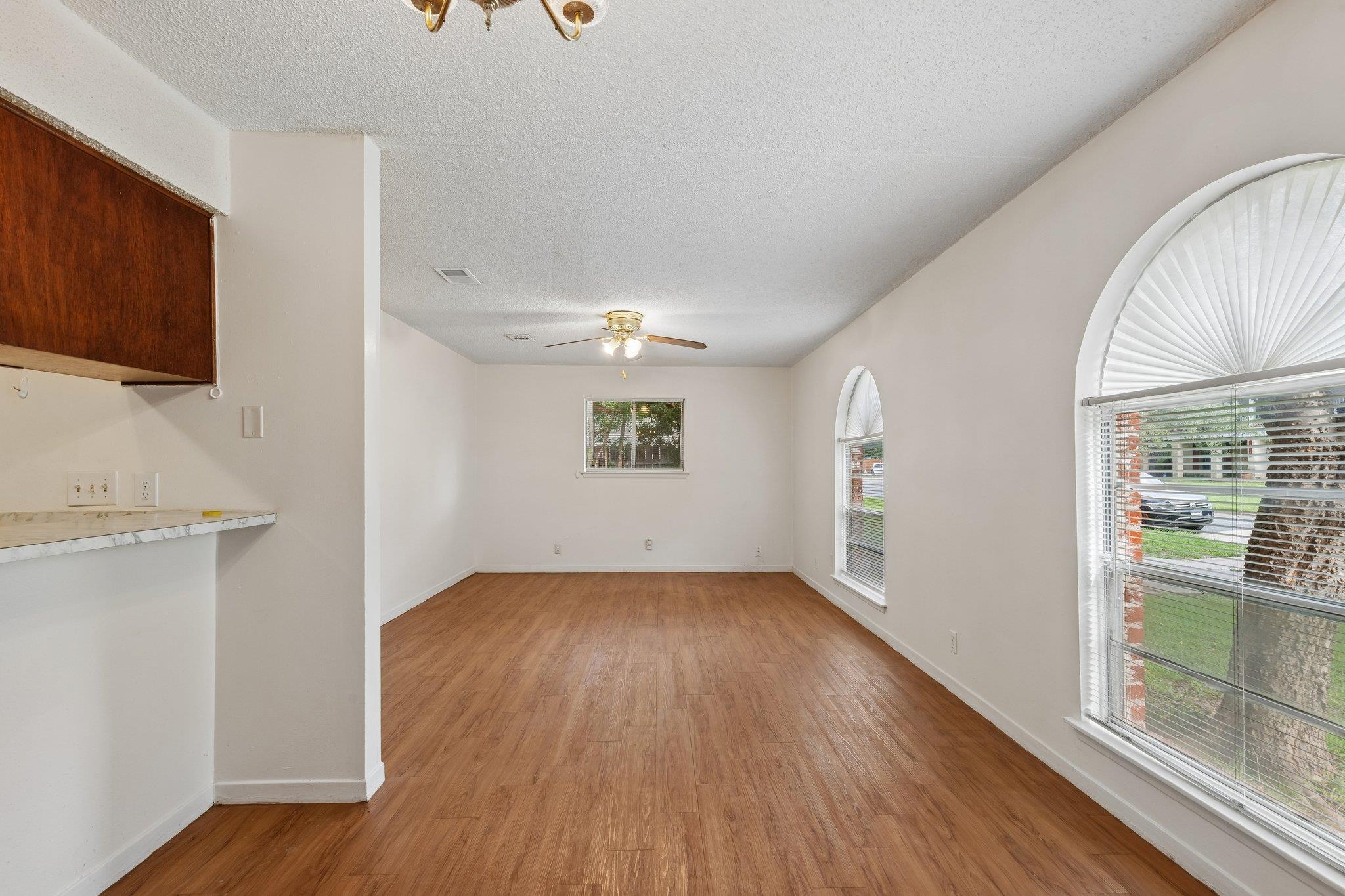 4713 Sagebrush Trl #b Property Photo 3
