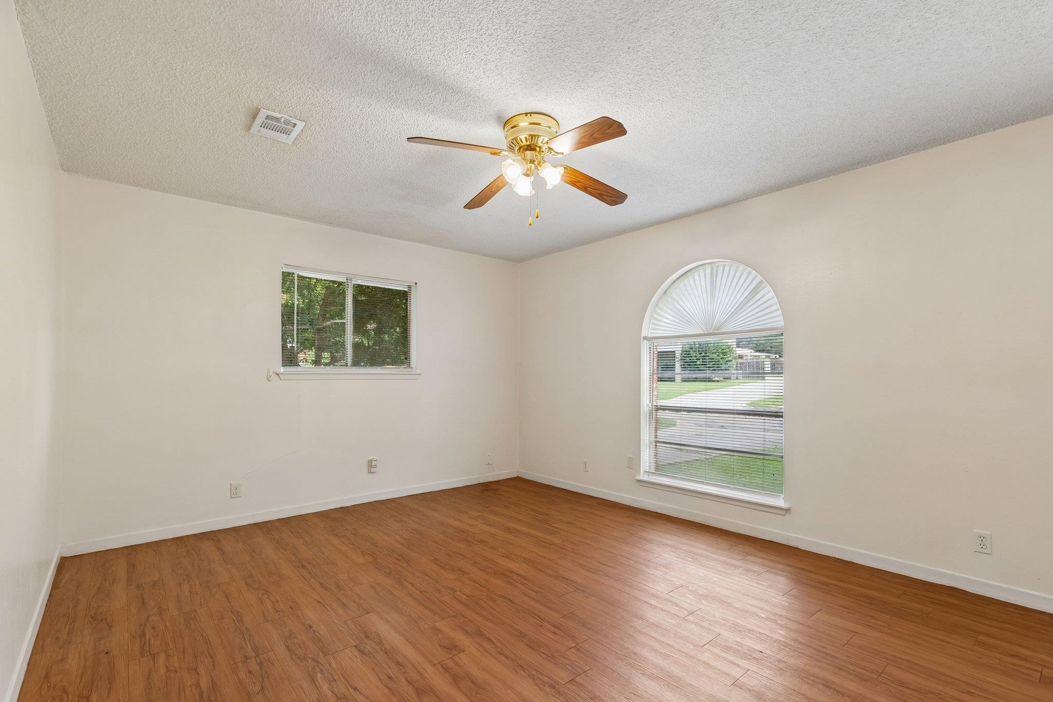 4713 Sagebrush Trl #b Property Photo 5