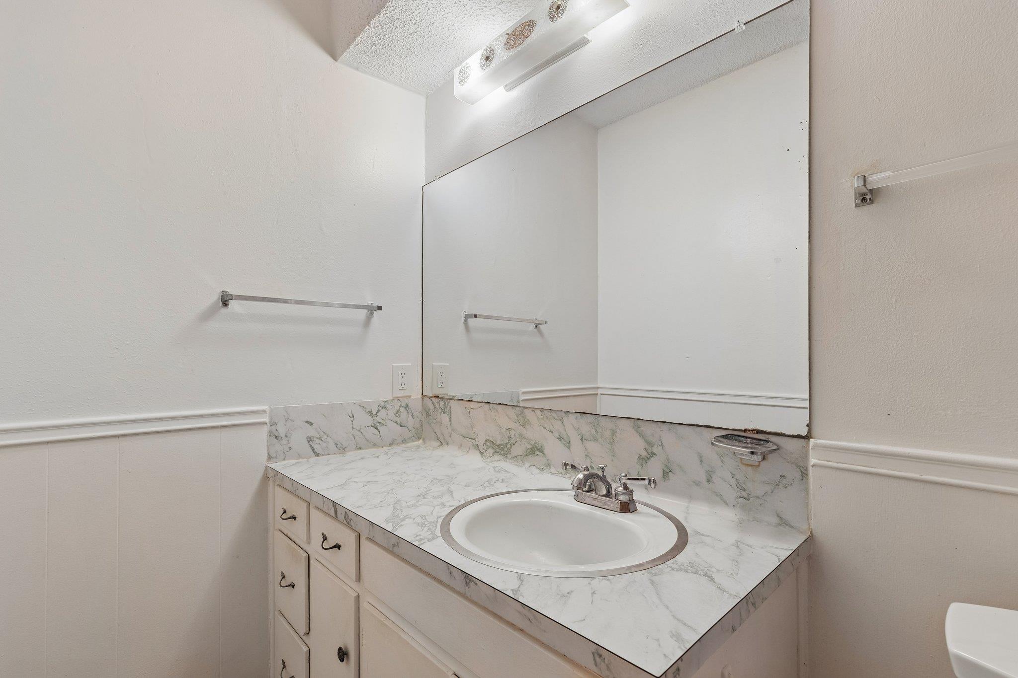 4713 Sagebrush Trl #b Property Photo 9