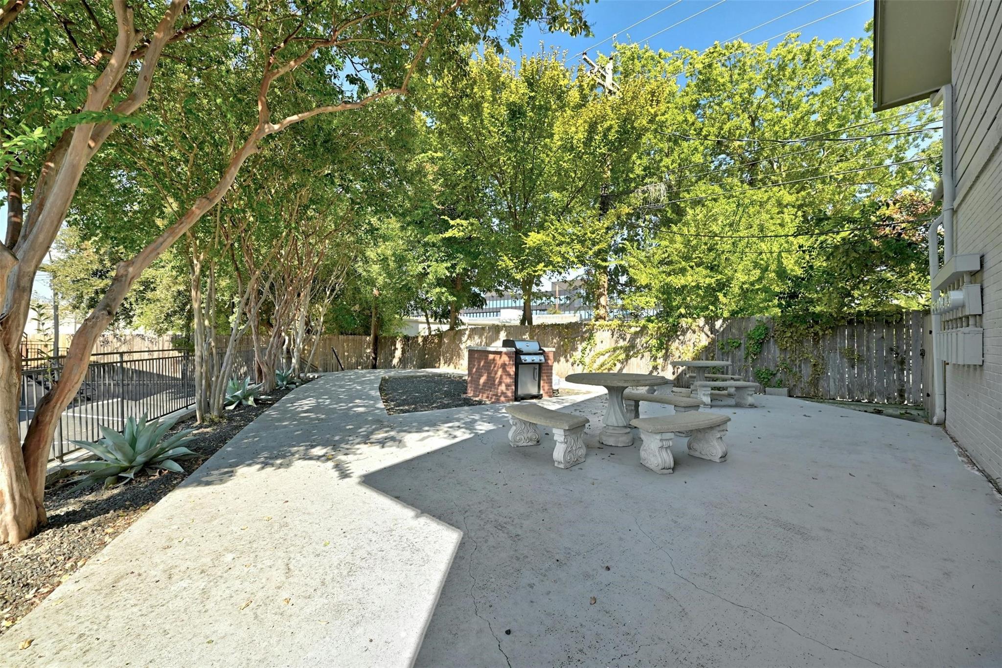 2122 Hancock Dr 119 Property Photo 11