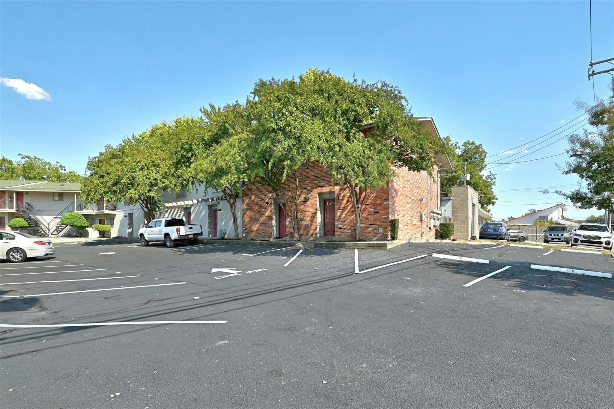 2122 Hancock Dr 119 Property Photo 23