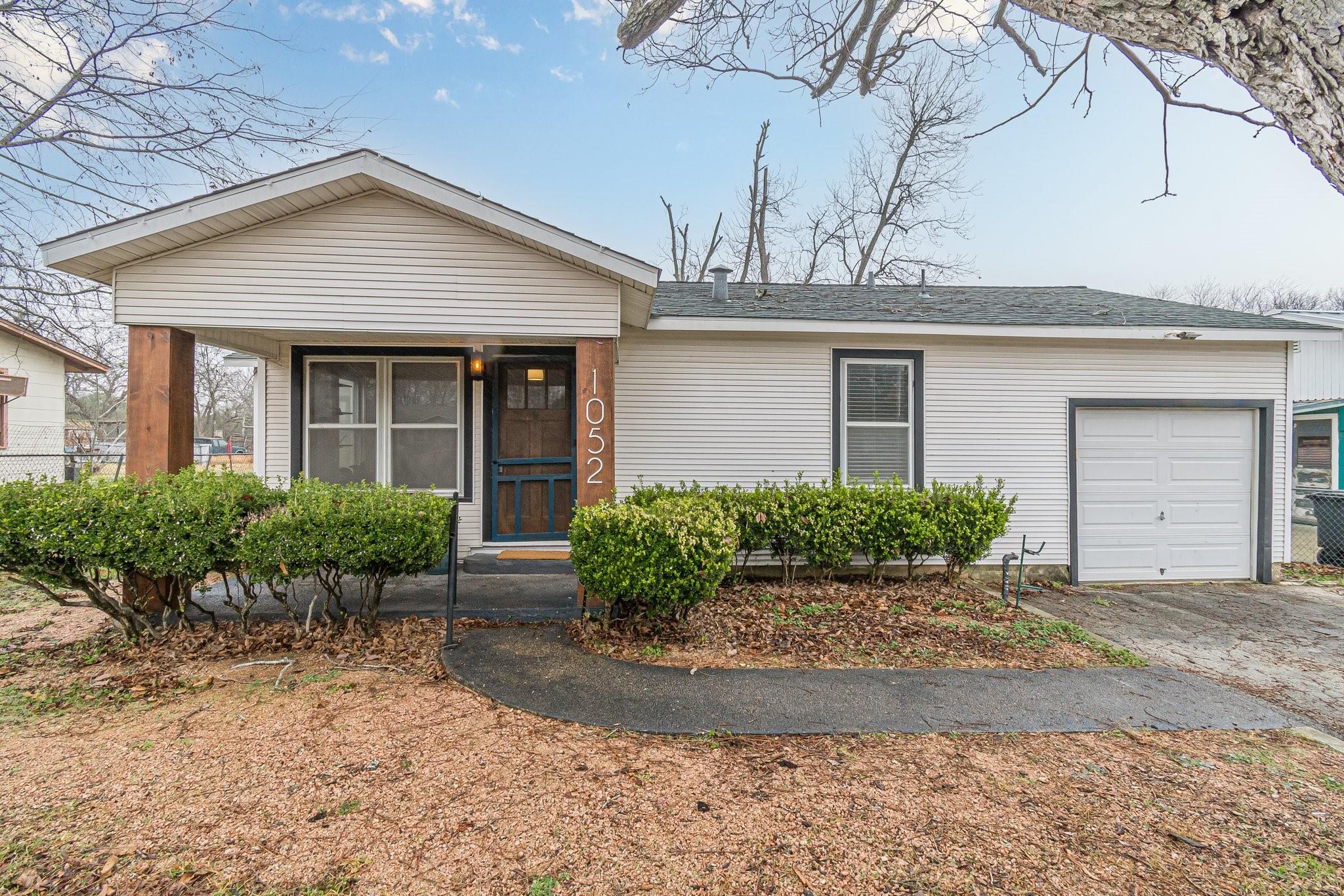 1052 Dunlap Dr Property Photo