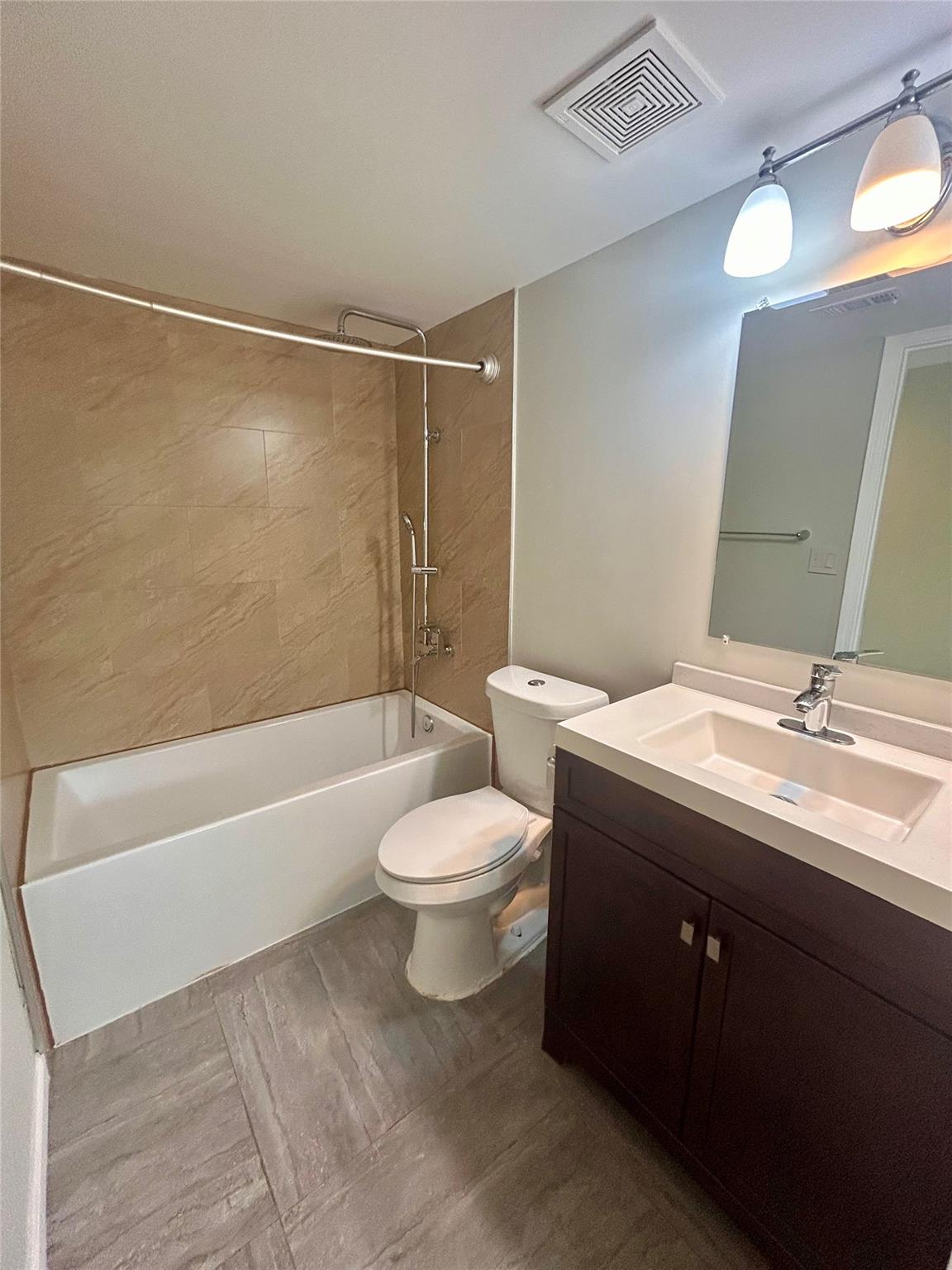 901 E 40th St #102 Property Photo 7