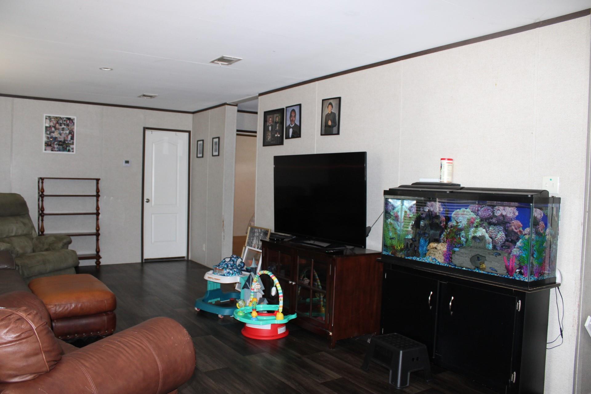 3415 River Rd Property Photo 27