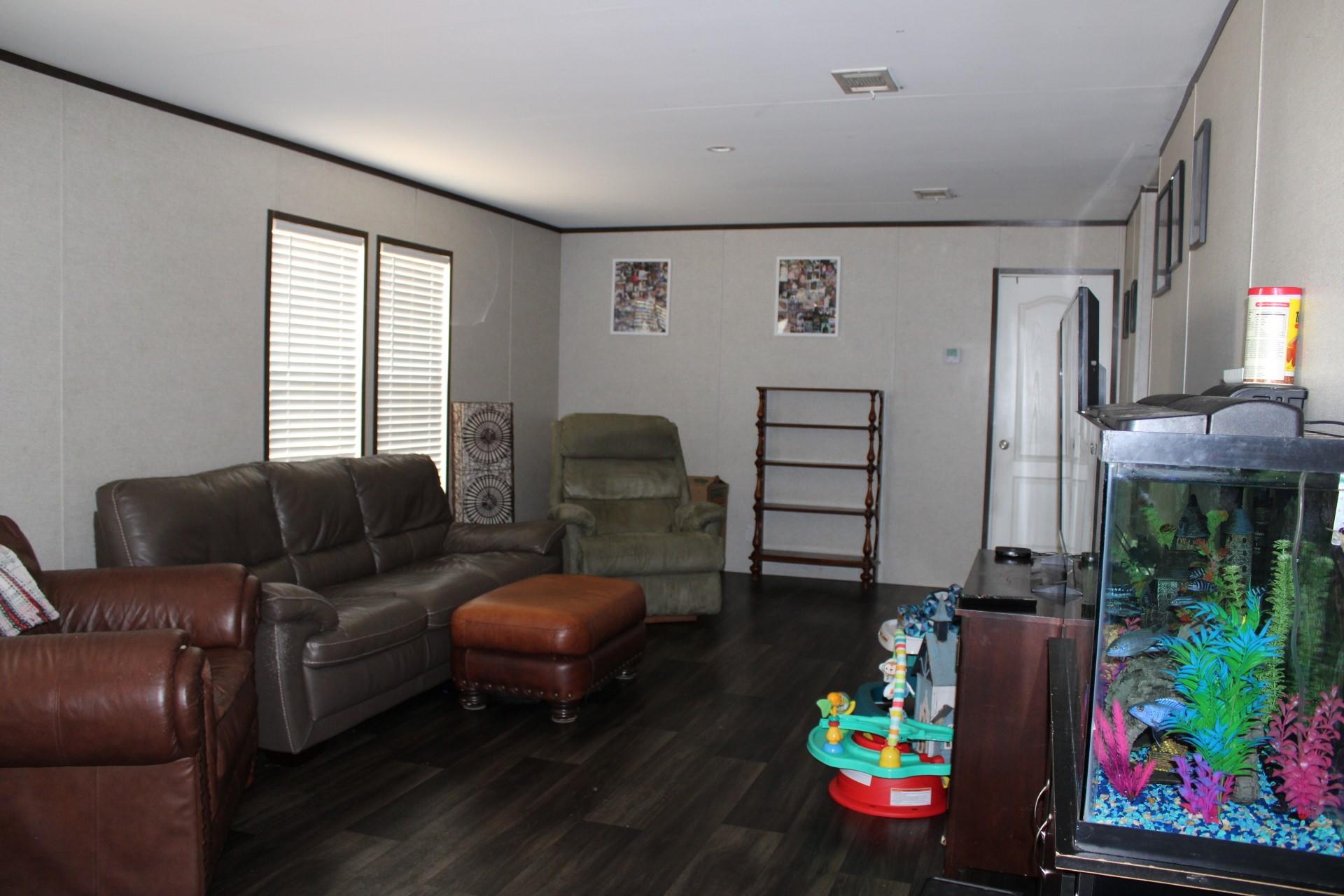 3415 River Rd Property Photo 28