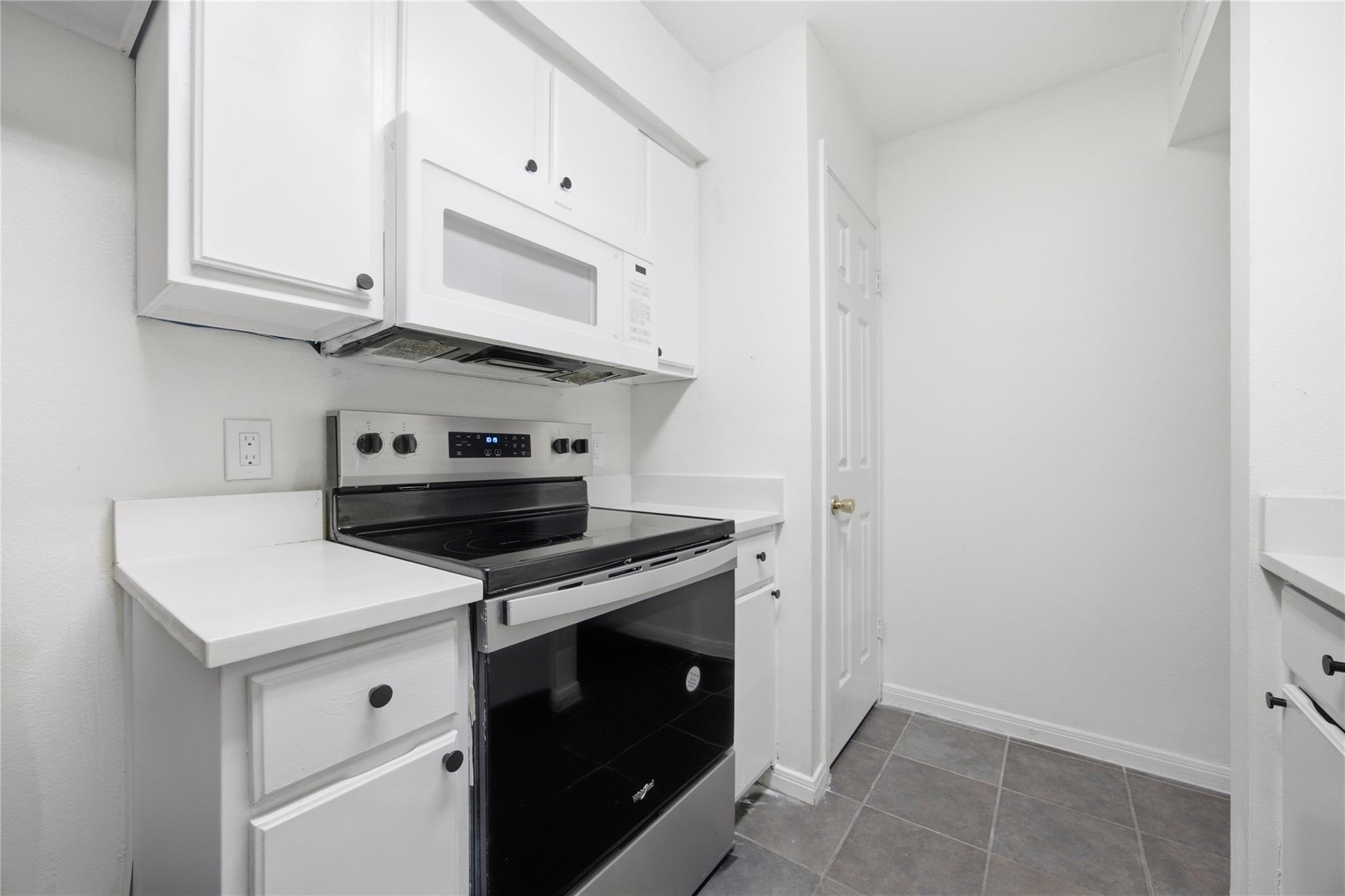 501 W 26th St #108 Property Photo 17