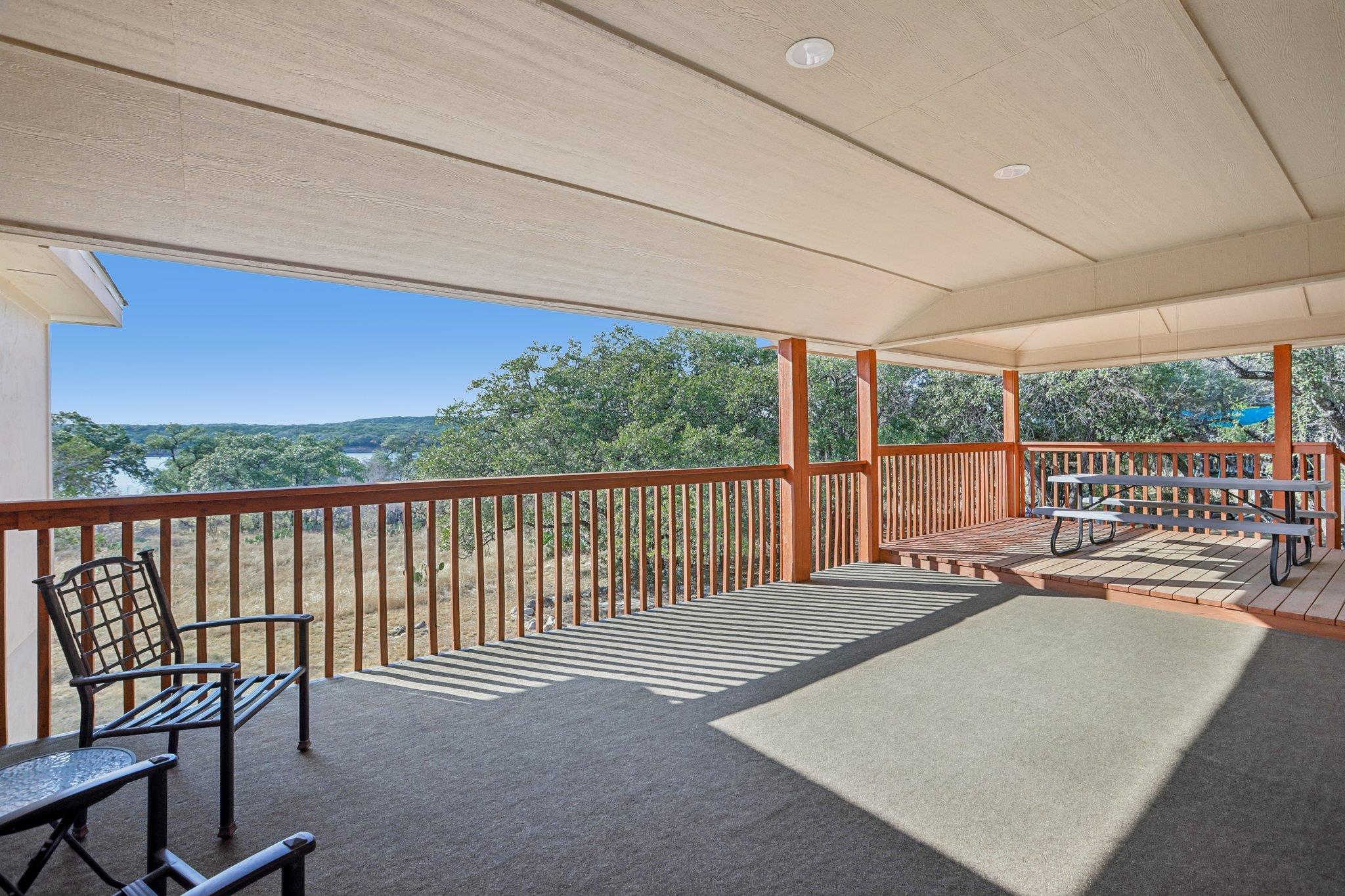 21513 Lakefront Dr Property Photo 4