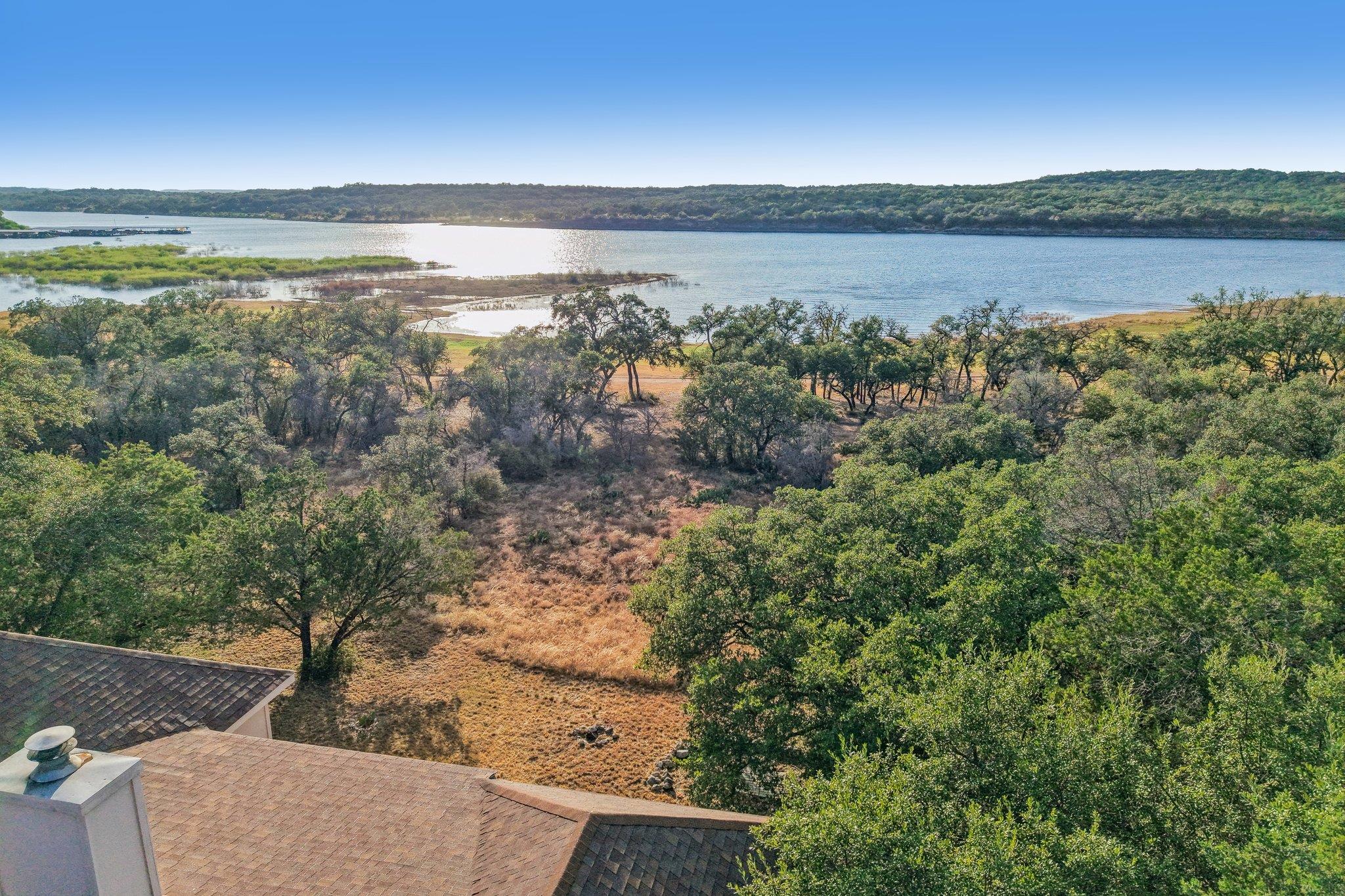 21513 Lakefront Dr Property Photo 5