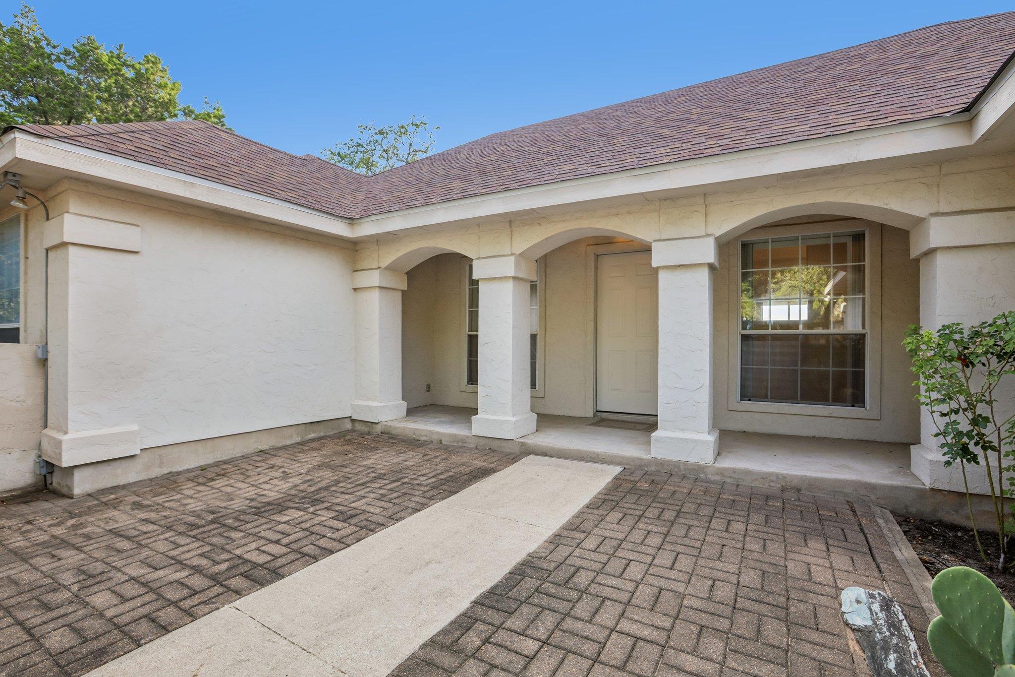 21513 Lakefront Dr Property Photo 6