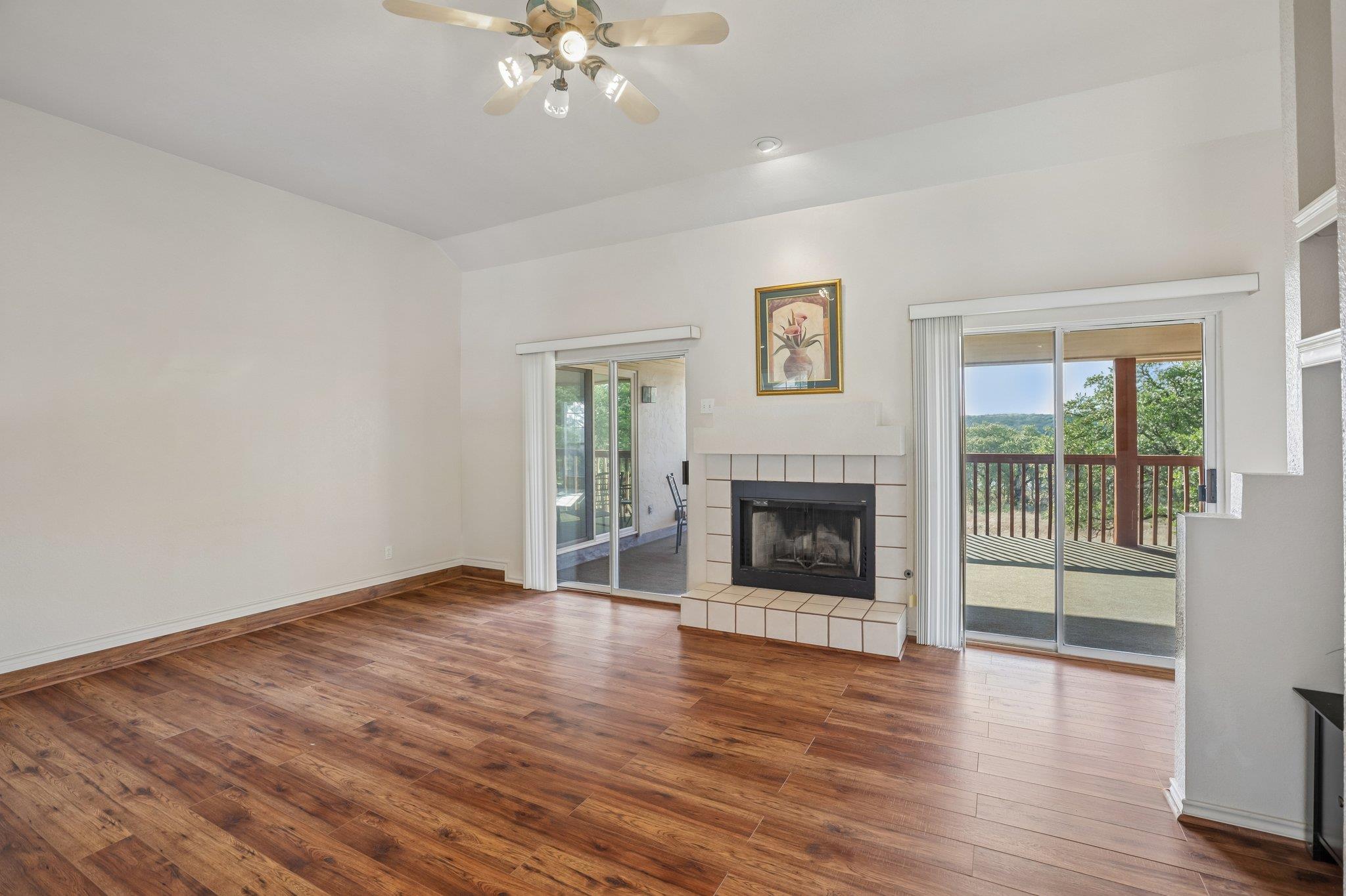 21513 Lakefront Dr Property Photo 8