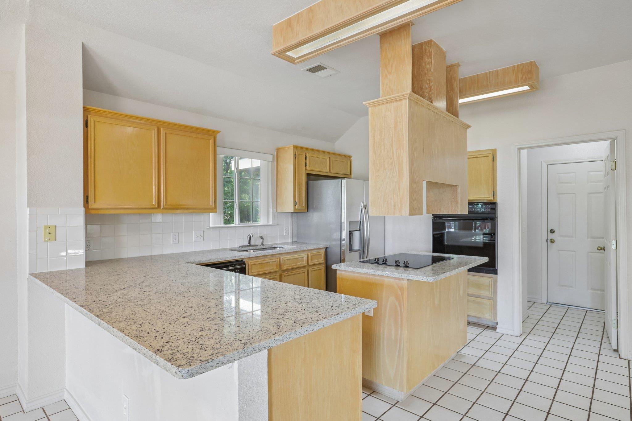 21513 Lakefront Dr Property Photo 9