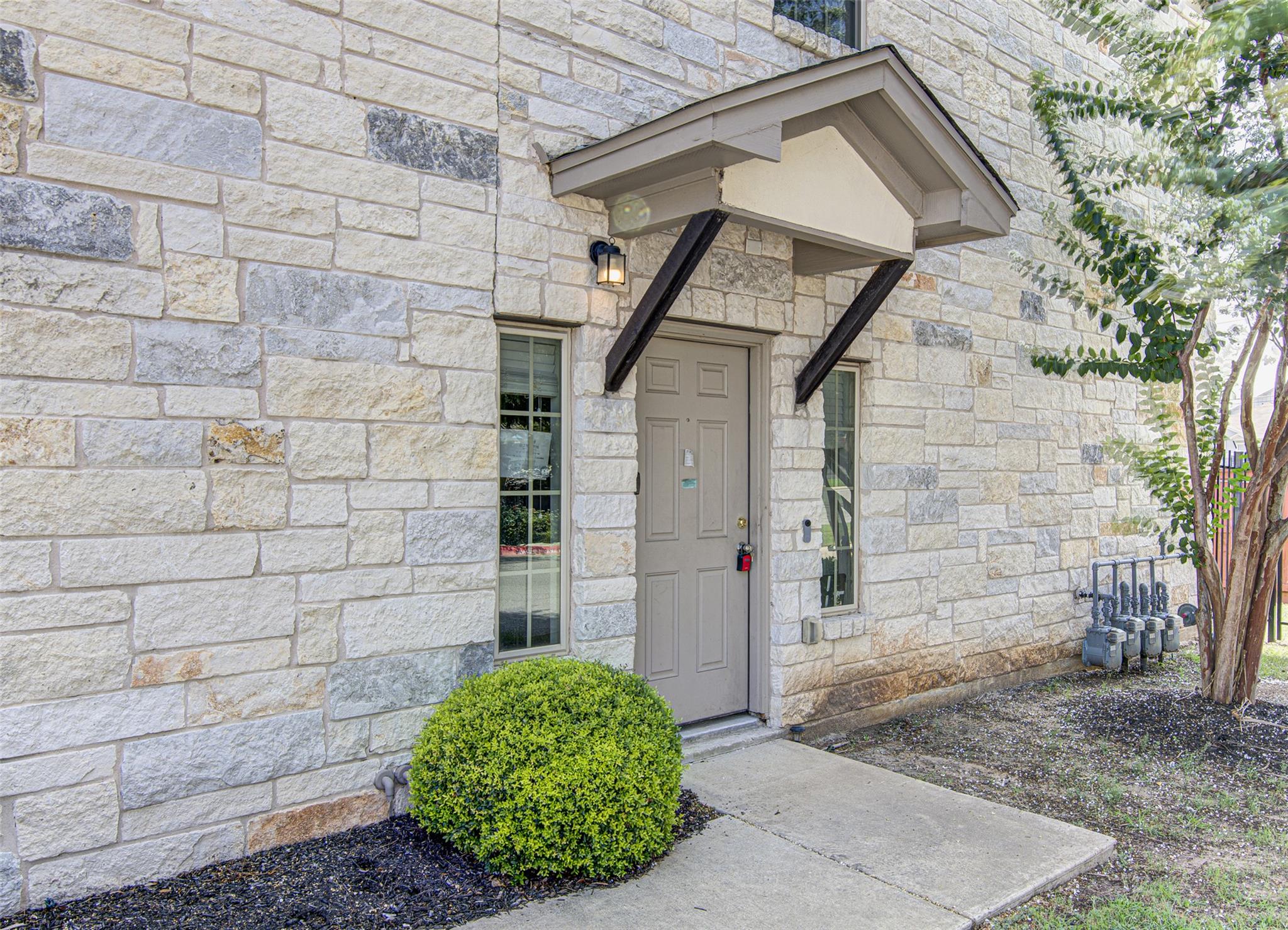 1407 Airedale Rd #1104 Property Photo 4