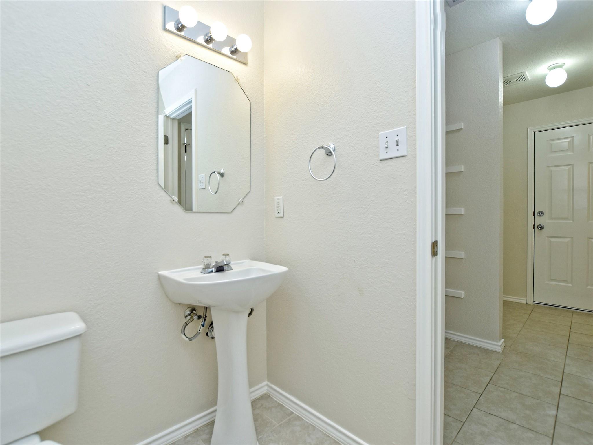 2205 Southeastern Trl Property Photo 6