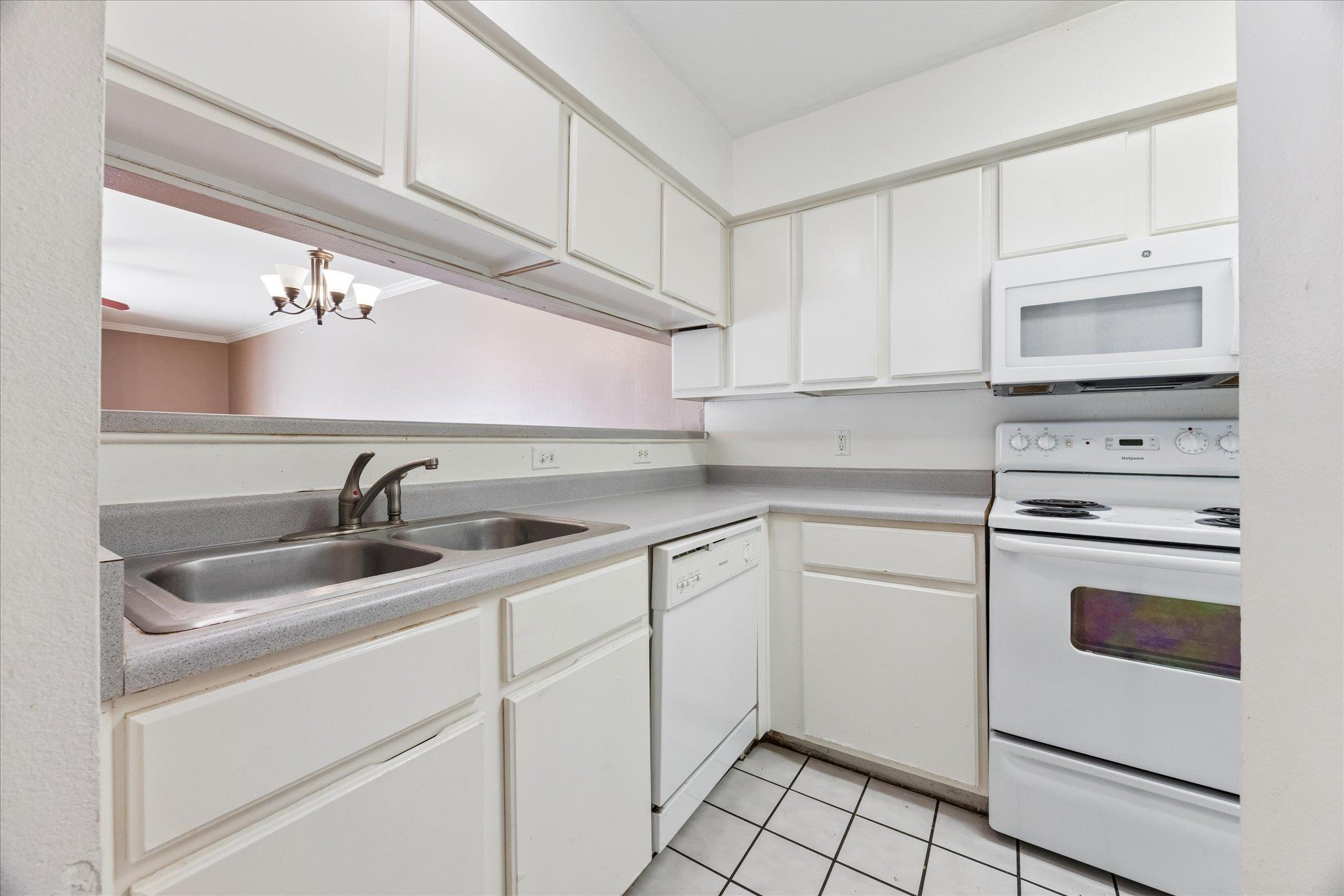 501 W 26th St #222 Property Photo 3