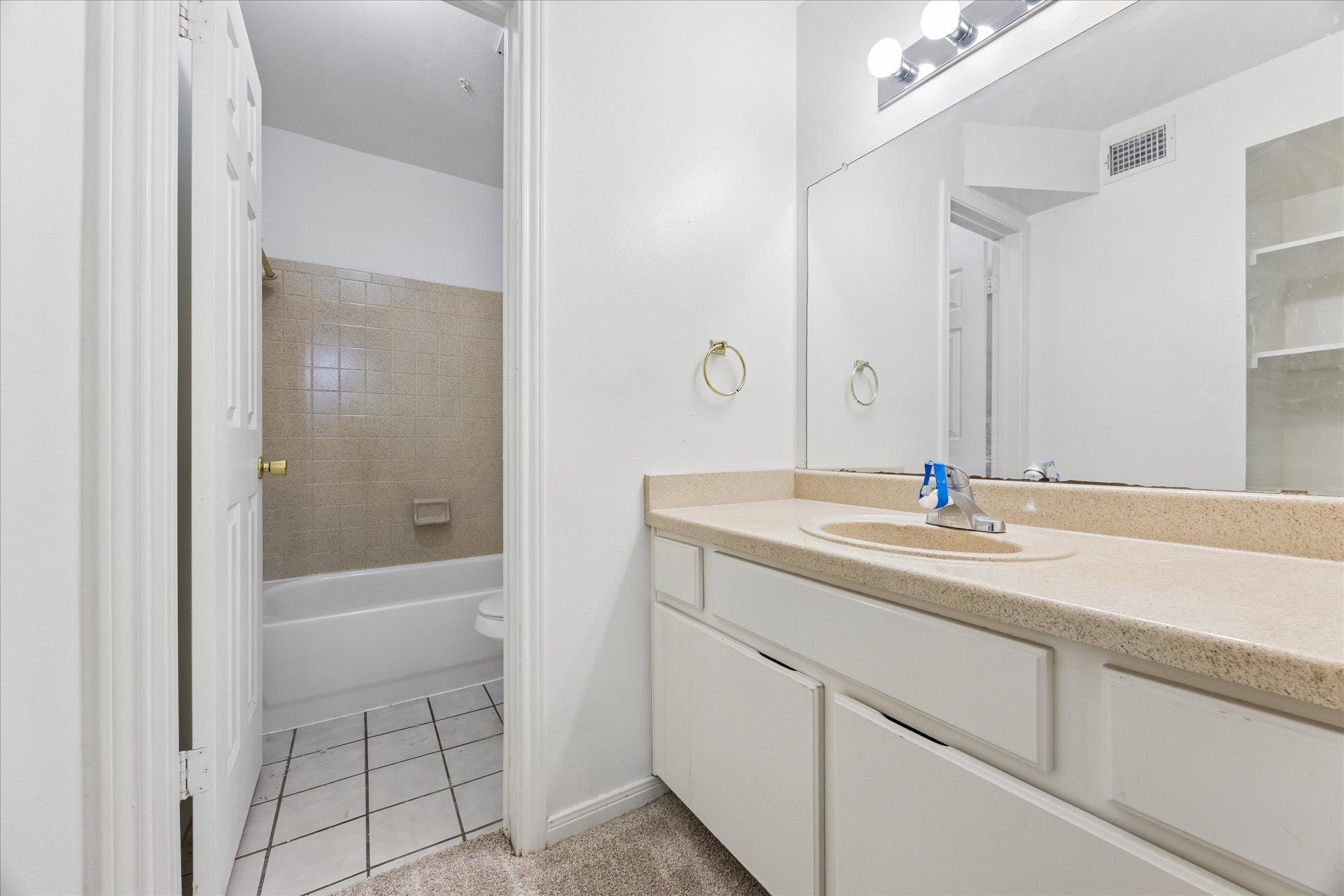 501 W 26th St #222 Property Photo 11