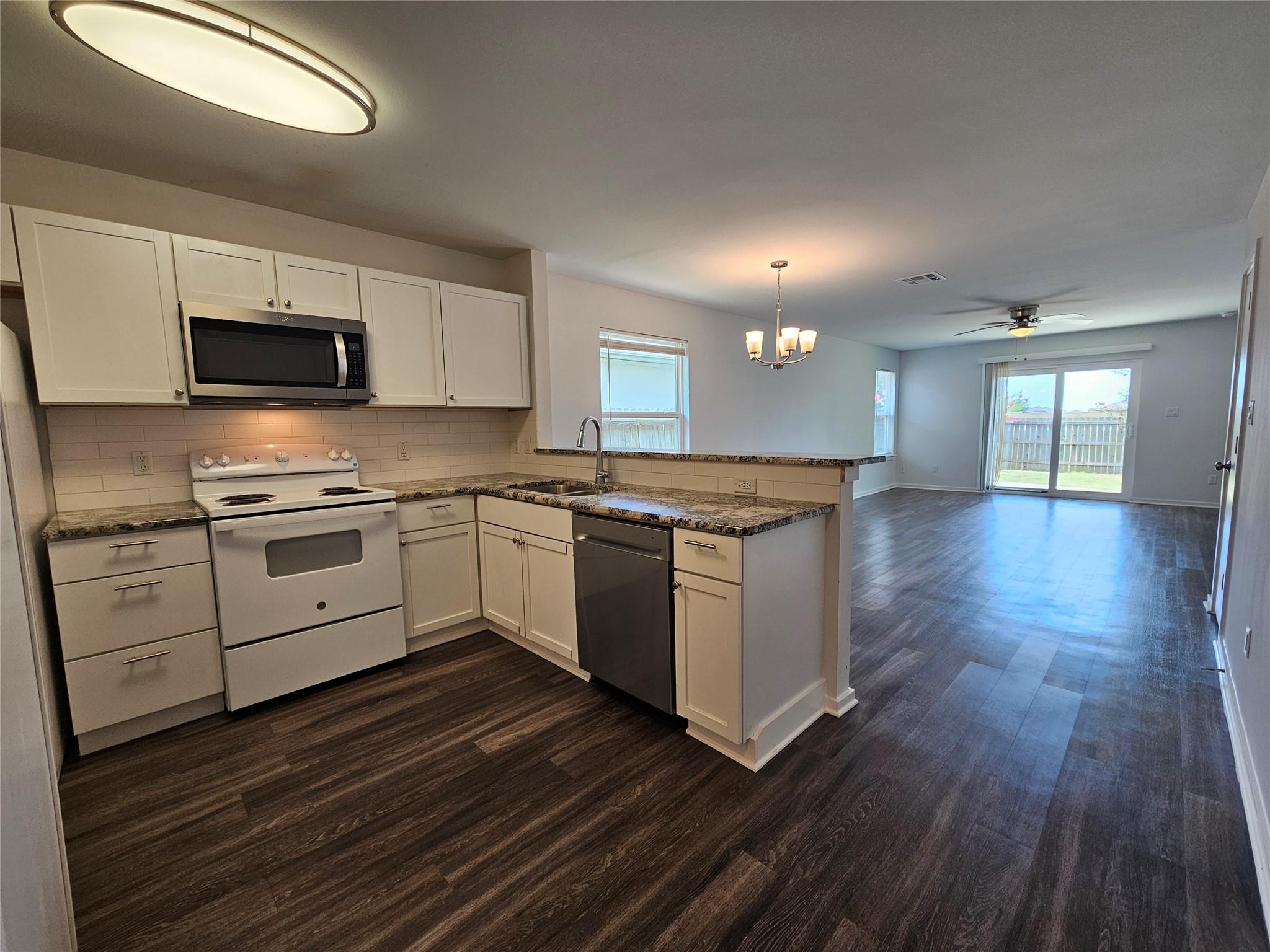 16721 Hamilton Point Cir Property Photo 9