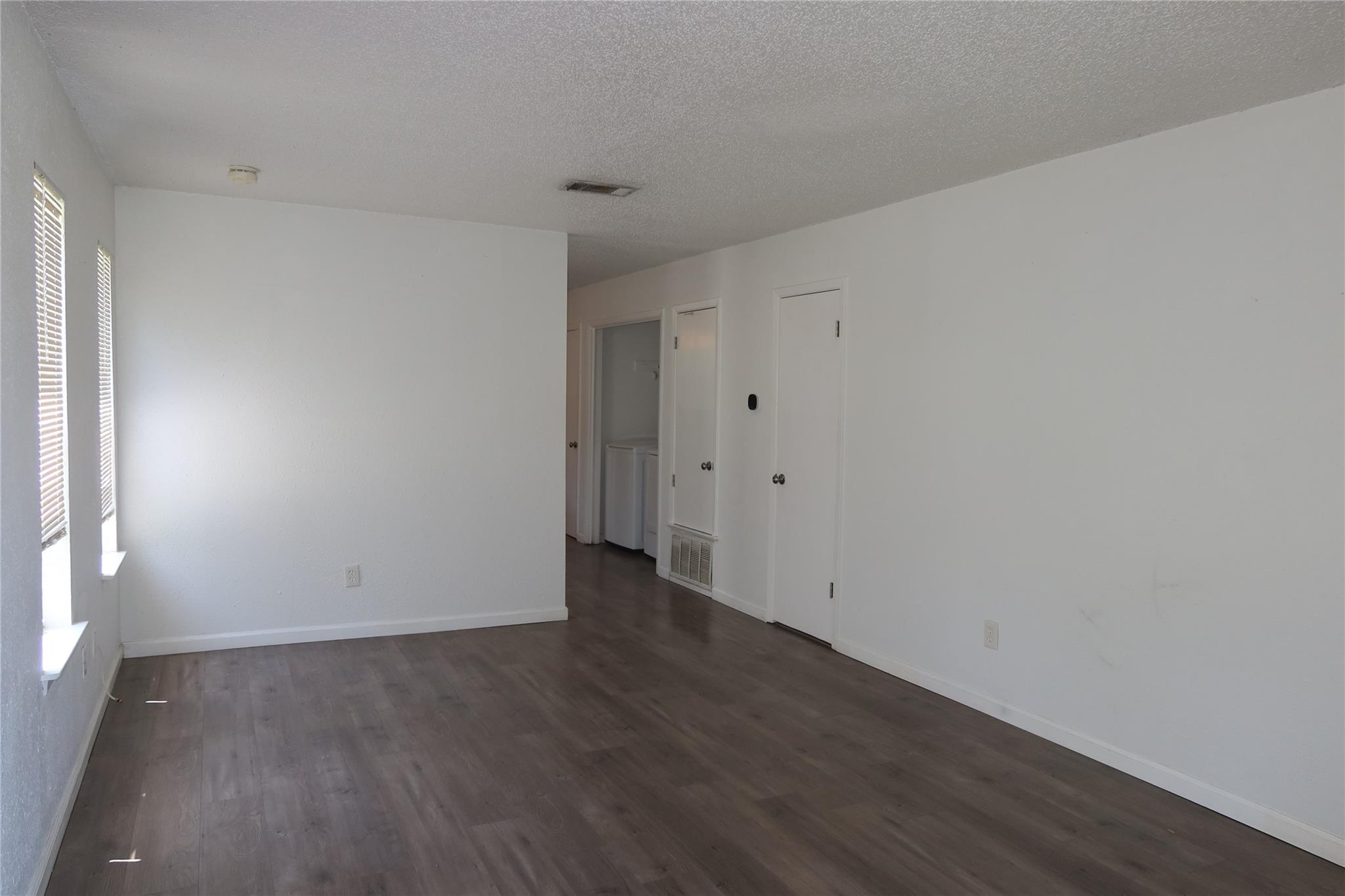 6914 Rifle Bnd #a Property Photo 4