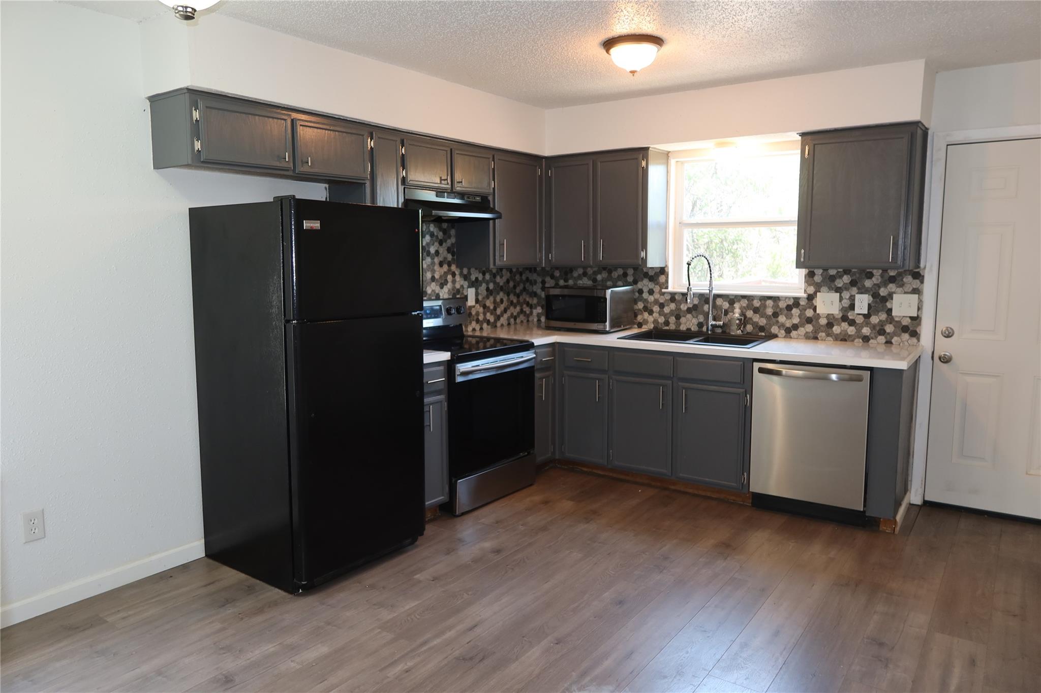 6914 Rifle Bnd #a Property Photo 5