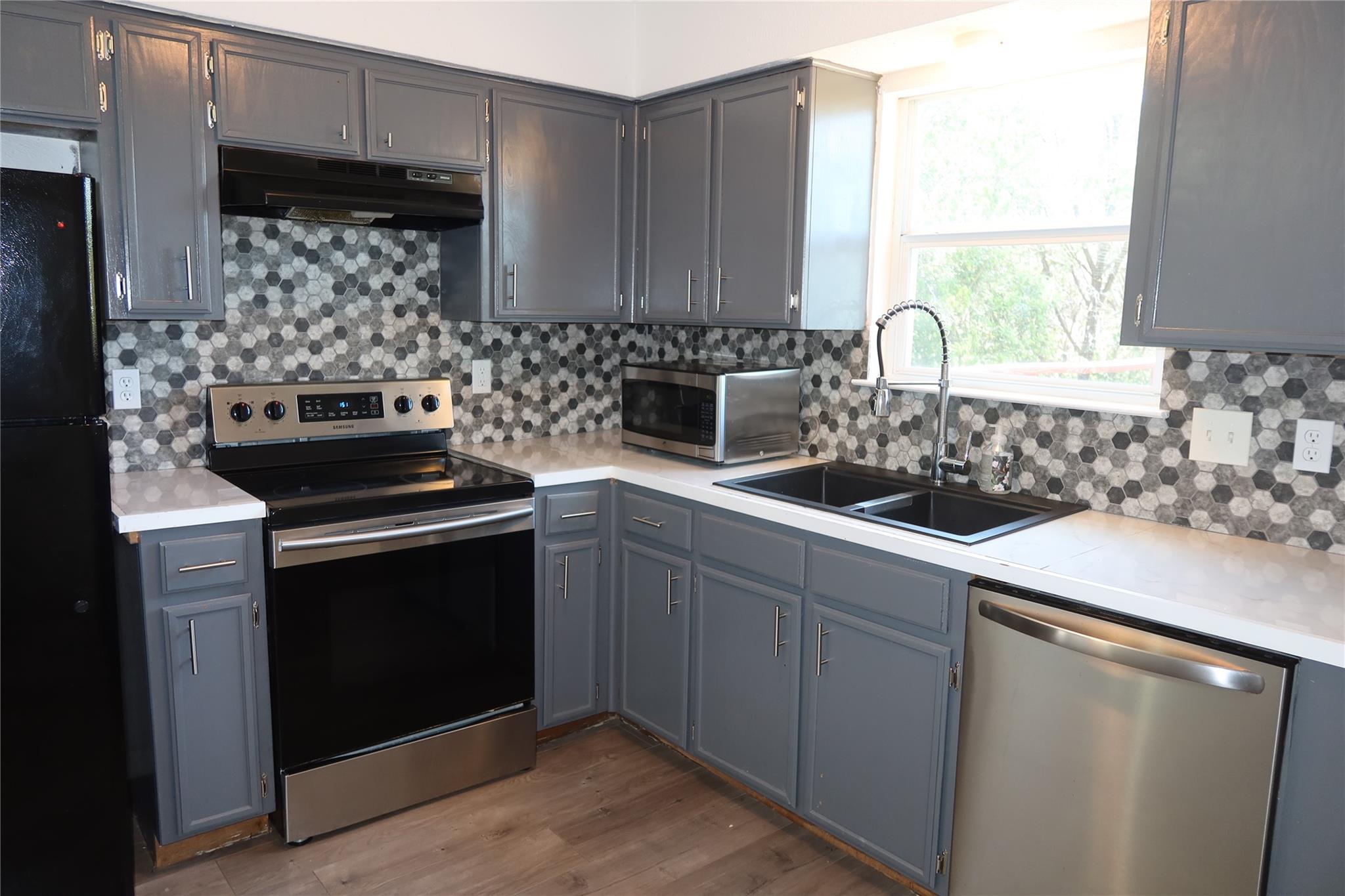 6914 Rifle Bnd #a Property Photo 6