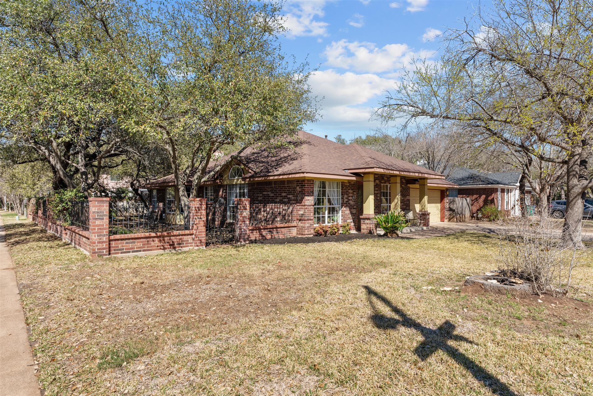 1211 Sugarberry Dr Property Photo 2