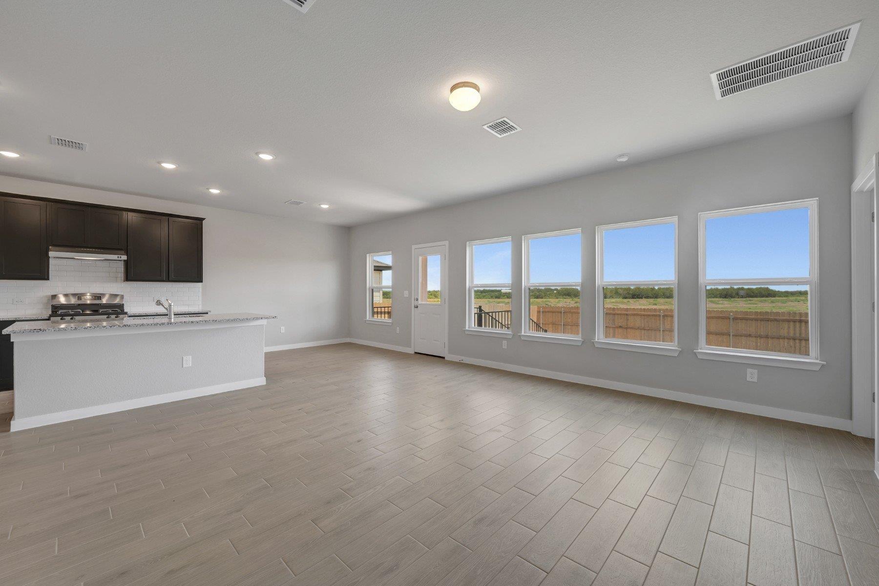 10104 Majestic Hawk Way Property Photo 2