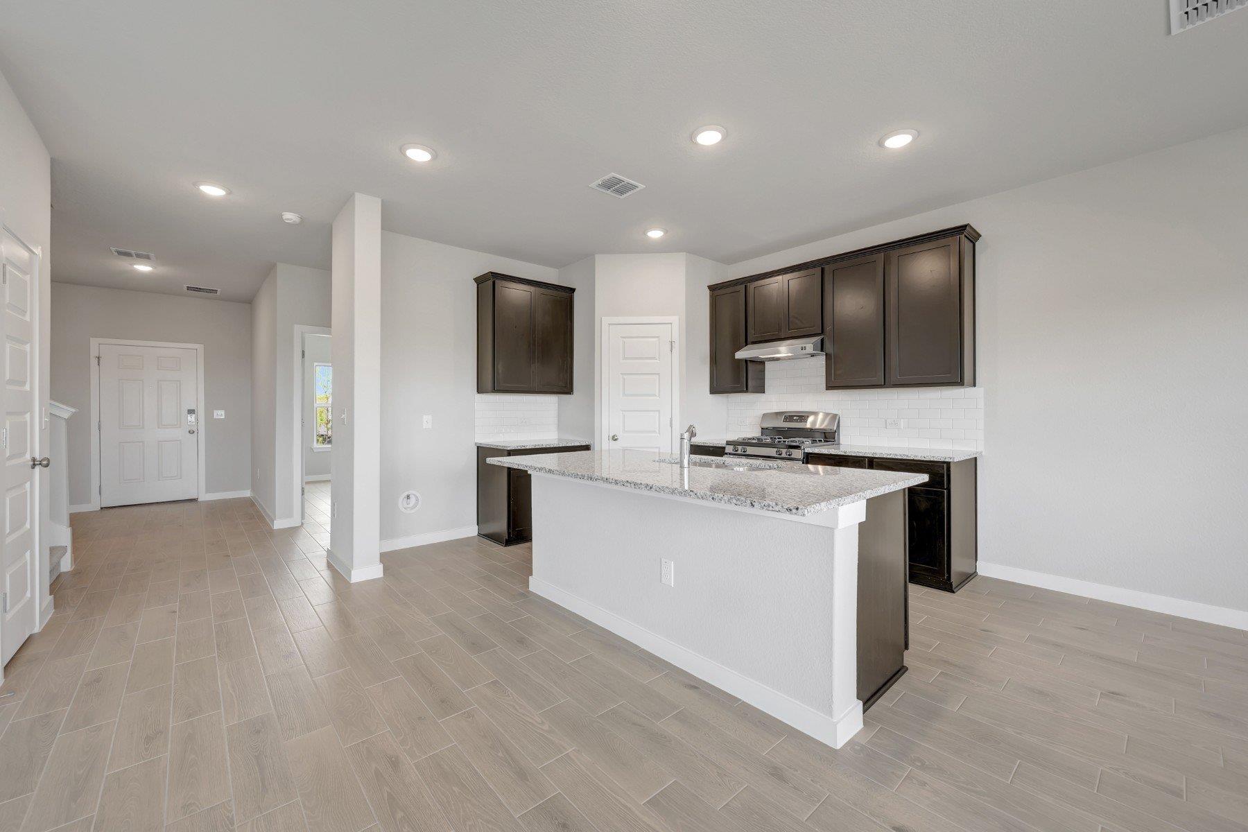 10104 Majestic Hawk Way Property Photo 8